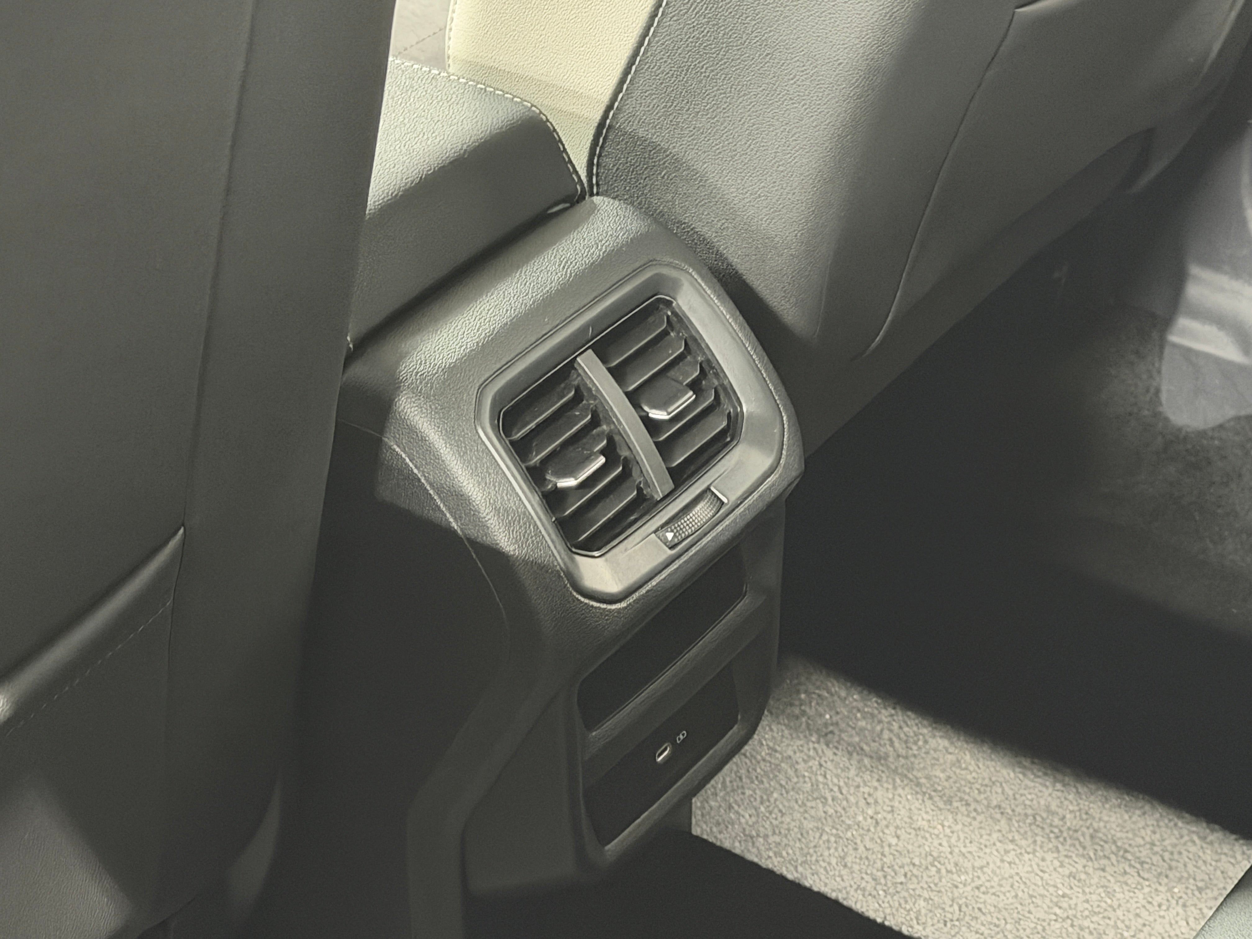 2025 Volkswagen Taos