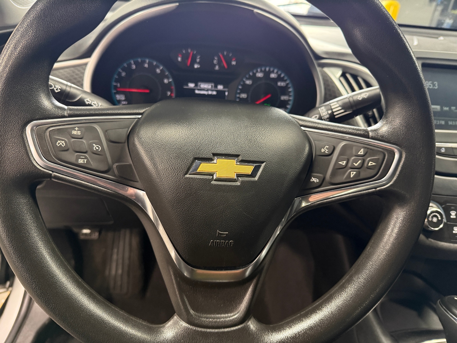 Thumbnail: 2017 Chevrolet Malibu - 5