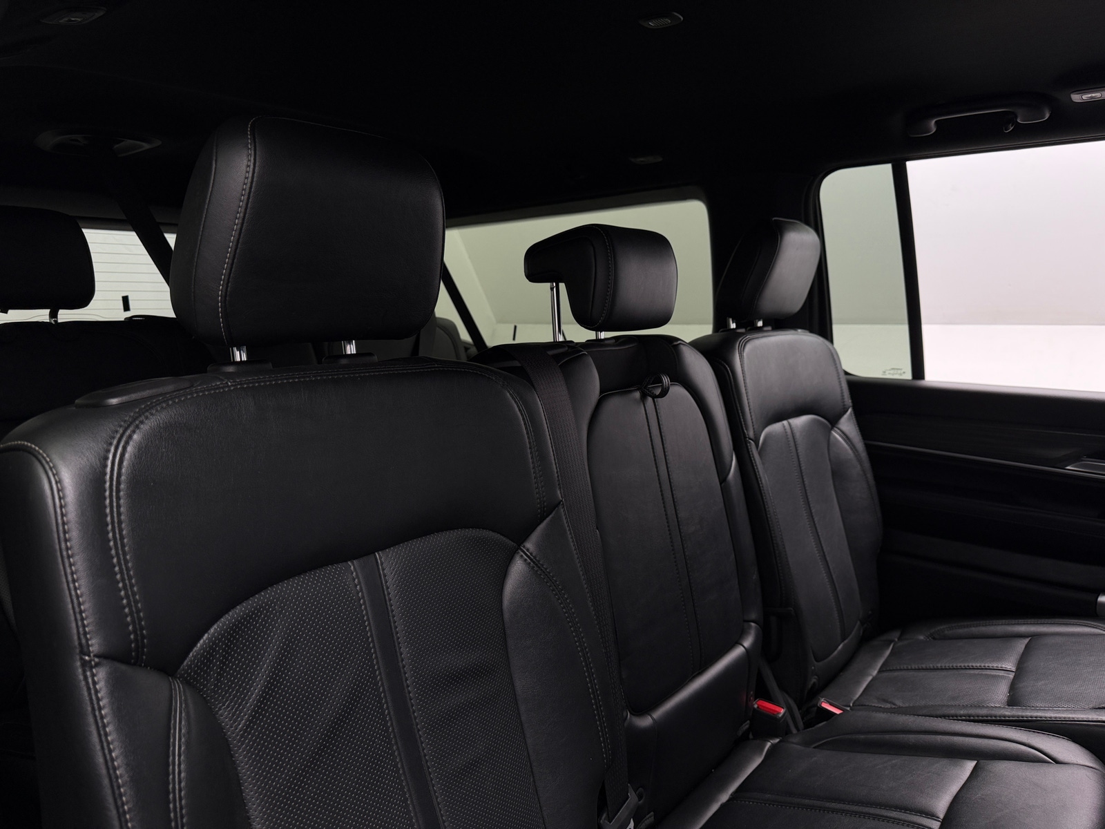 Thumbnail: 2023 Jeep Wagoneer - 5