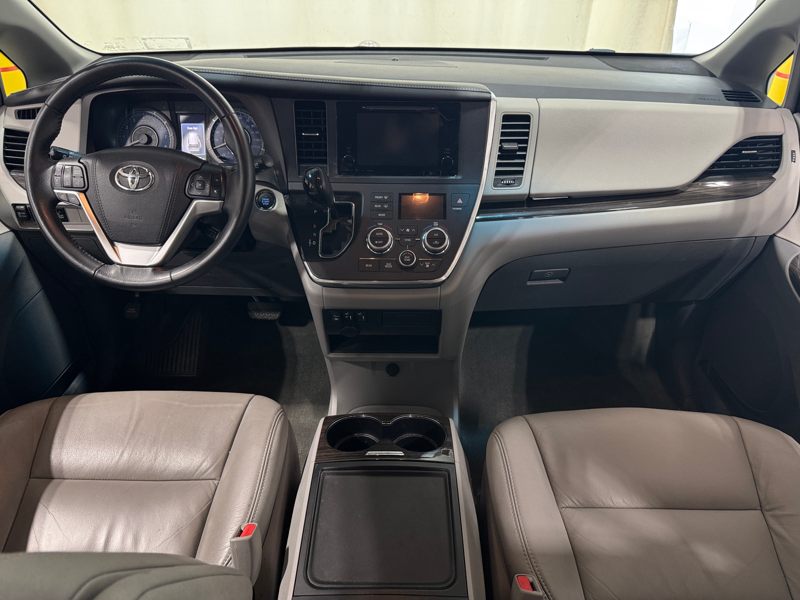 Thumbnail: 2017 Toyota Sienna - 2