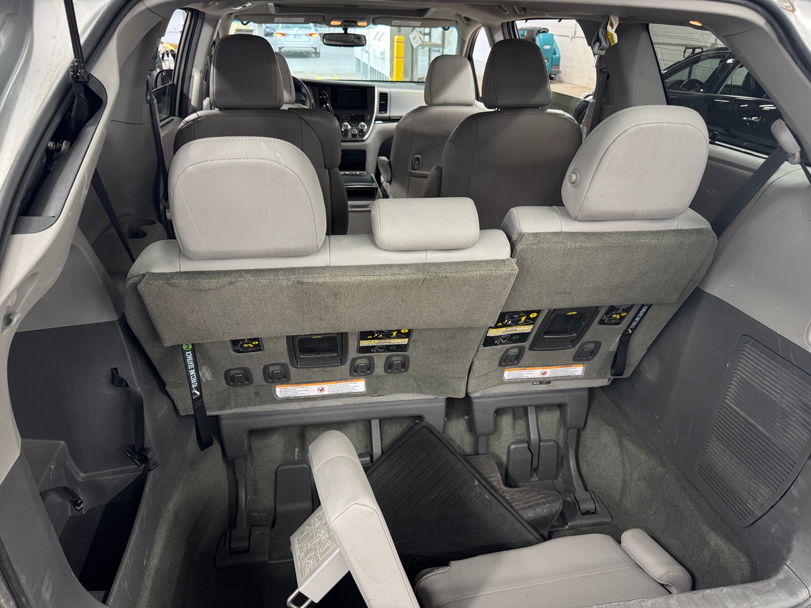 Thumbnail: 2017 Toyota Sienna - 6