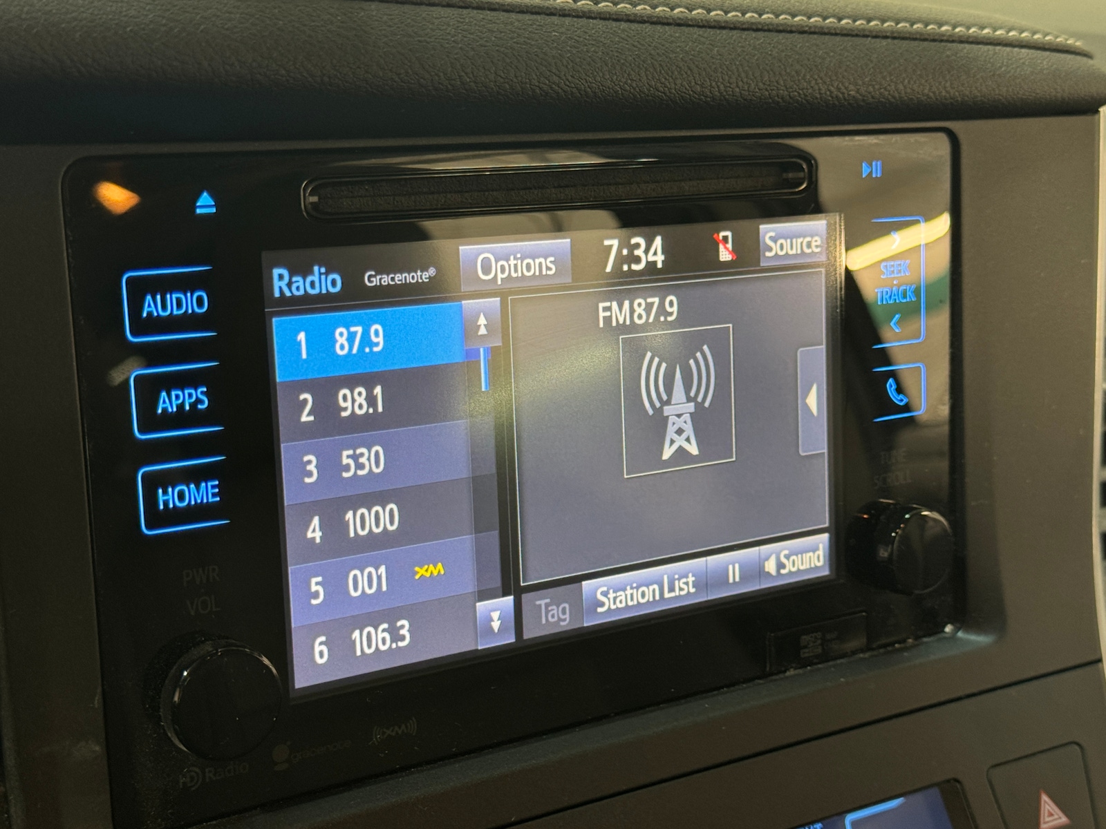 Thumbnail: 2017 Toyota Sienna - 3