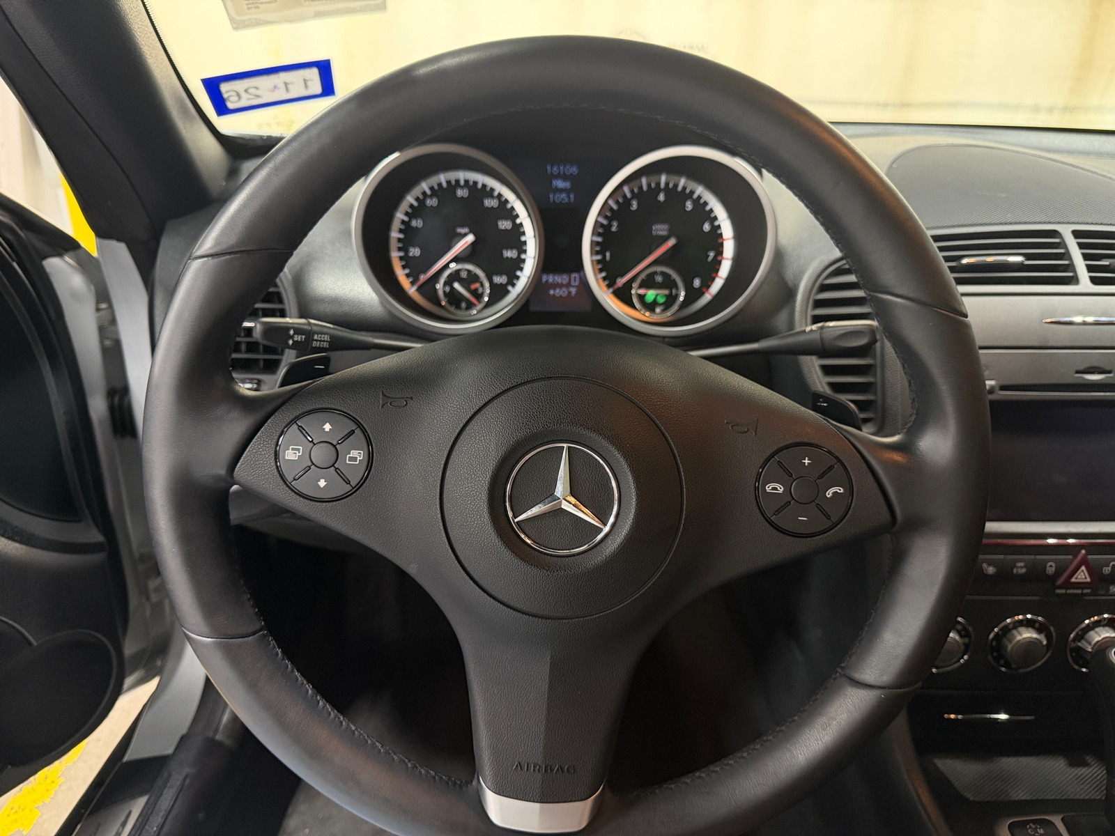 Thumbnail: 2010 Mercedes-Benz SLK - 4