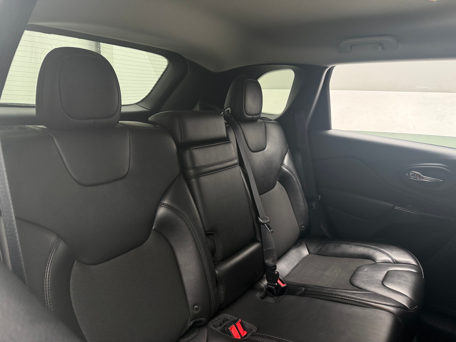 Thumbnail: 2019 Jeep Cherokee - 6