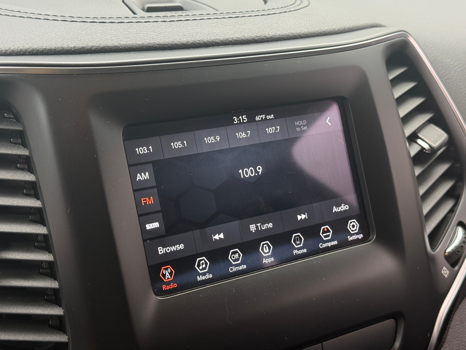 Thumbnail: 2019 Jeep Cherokee - 4
