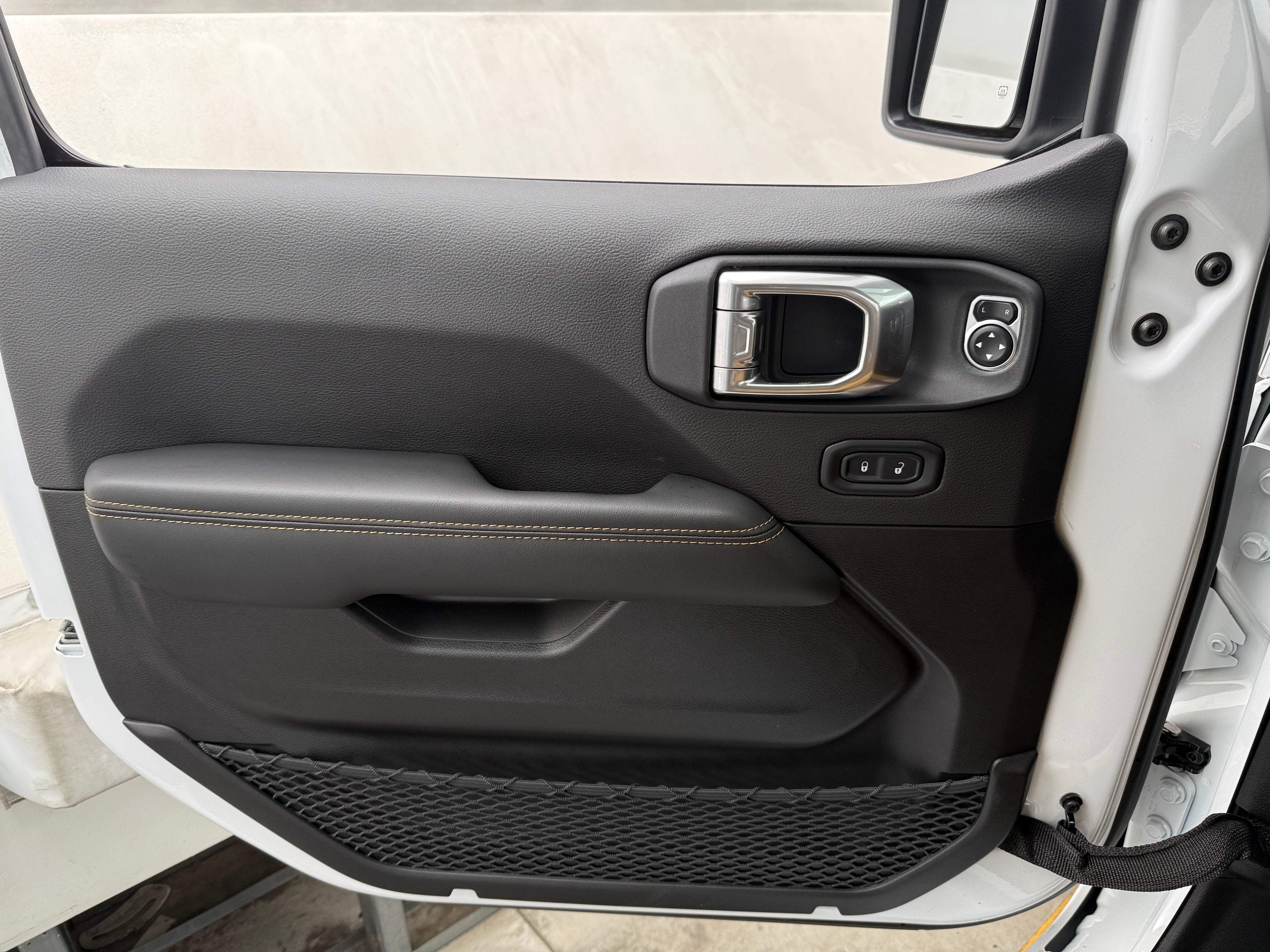 2026 Jeep Gladiator Sahara Auto's photo