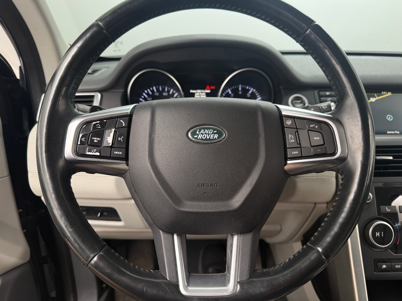 Thumbnail: 2016 Land Rover Discovery Sport - 4
