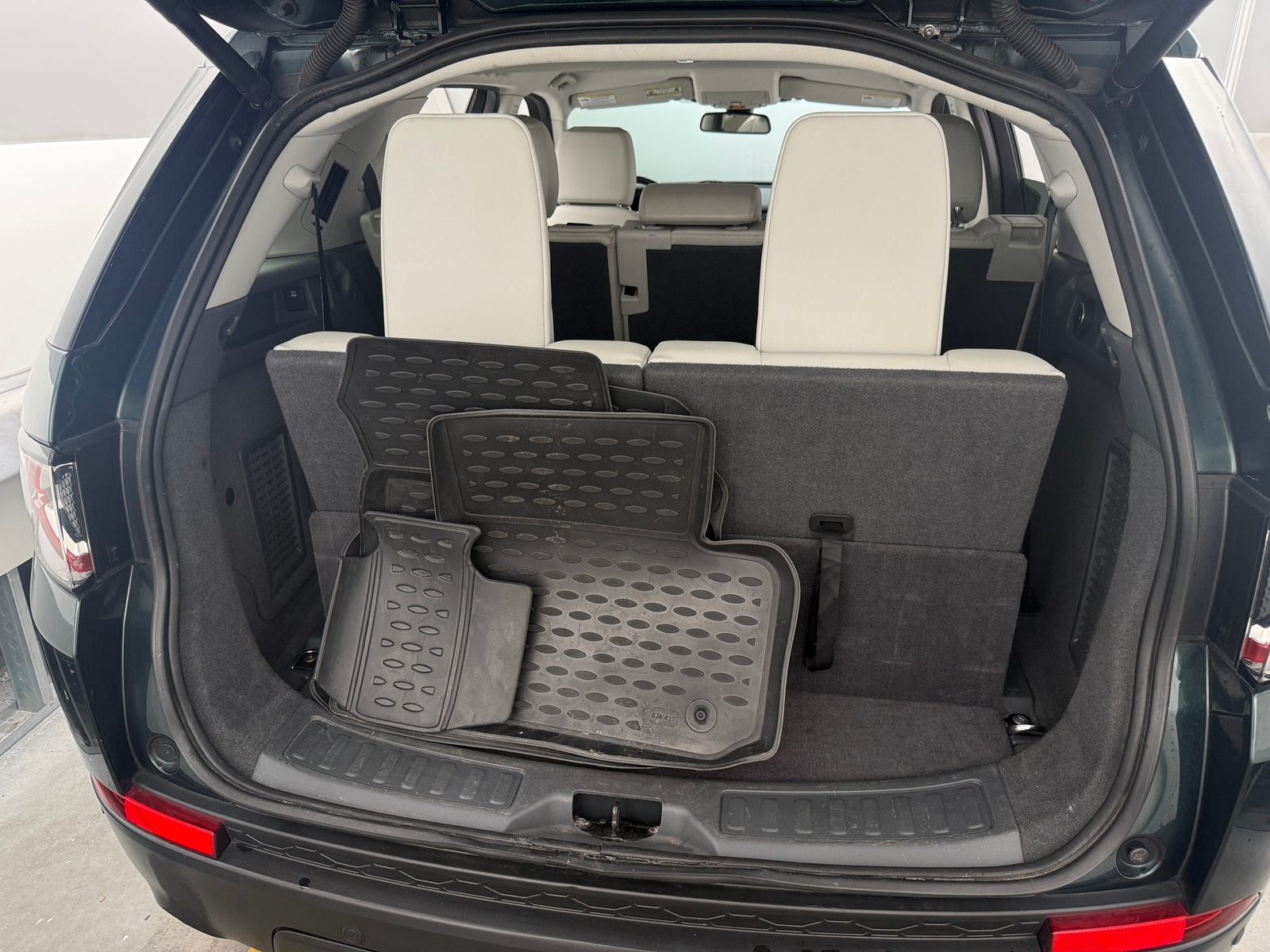 Thumbnail: 2016 Land Rover Discovery Sport - 6