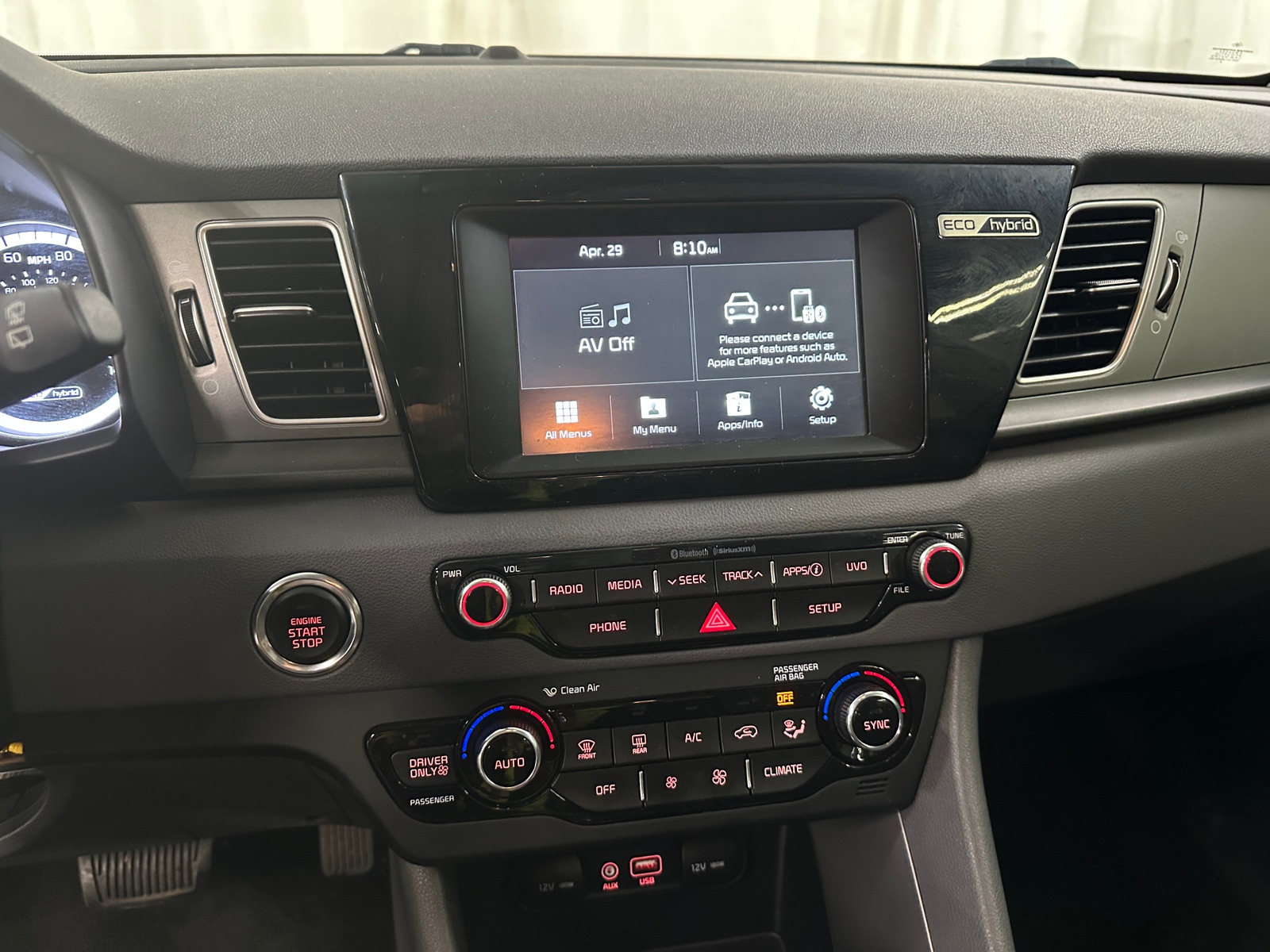 Thumbnail: 2017 Kia Niro - 4