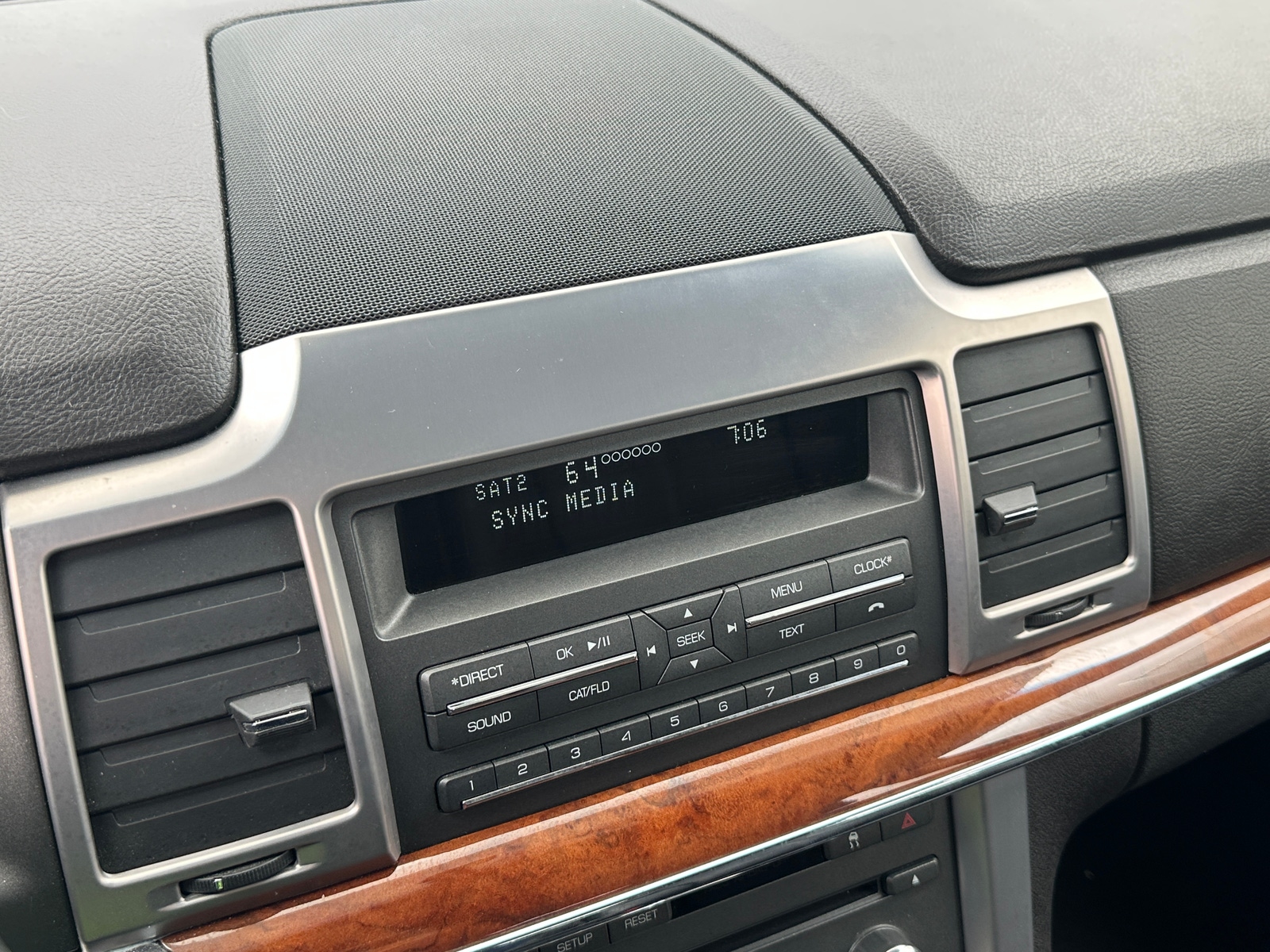 Thumbnail: 2011 Lincoln MKZ - 3