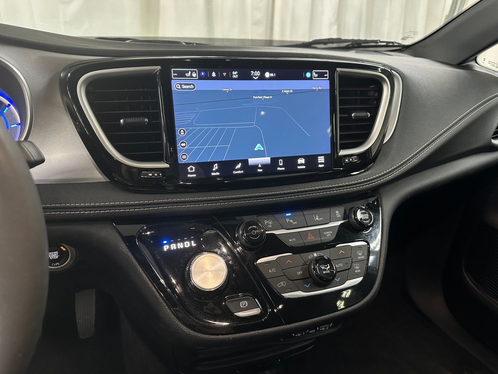 Thumbnail: 2024 Chrysler Pacifica - 3