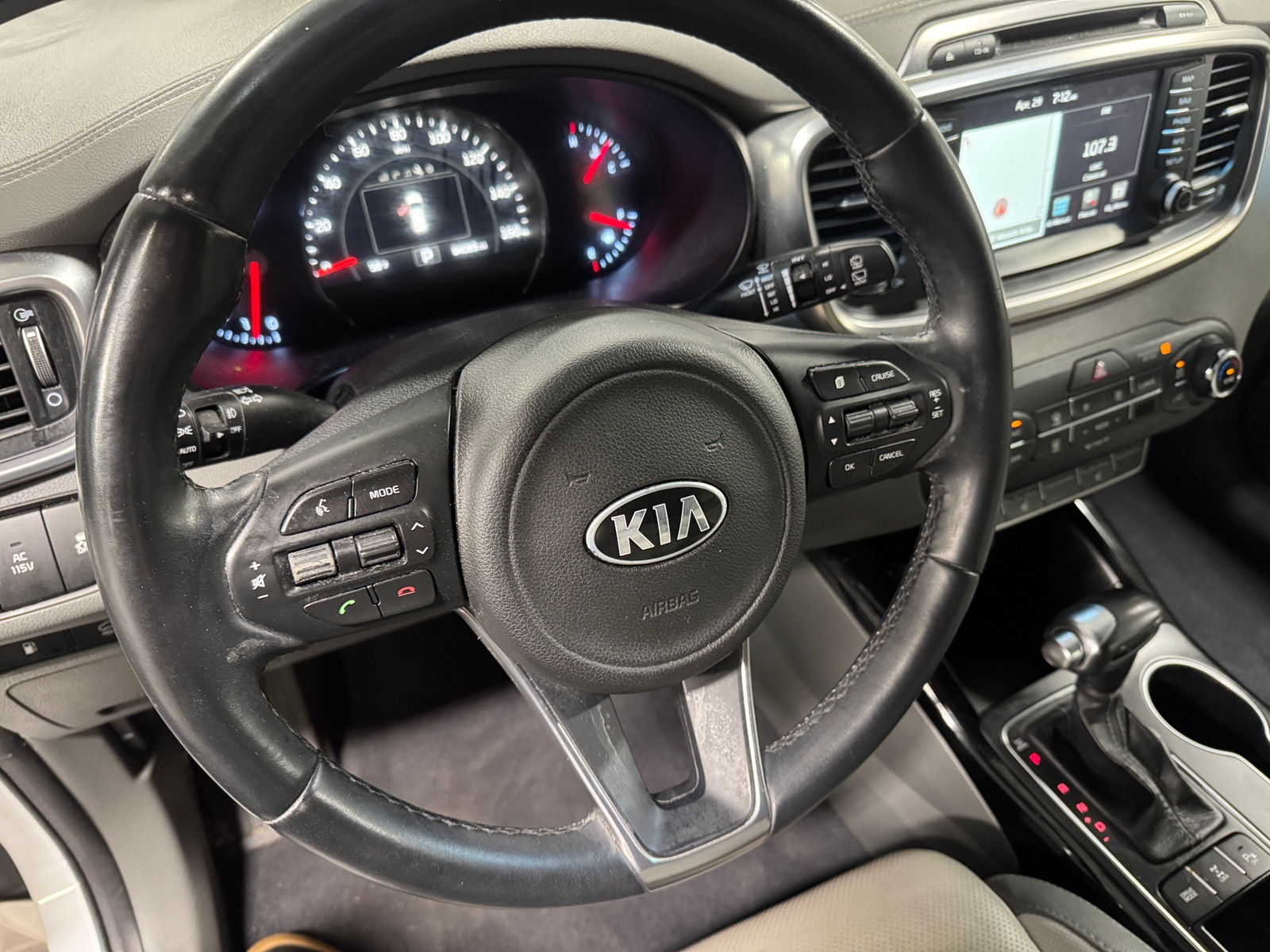 Thumbnail: 2017 Kia Sorento - 4