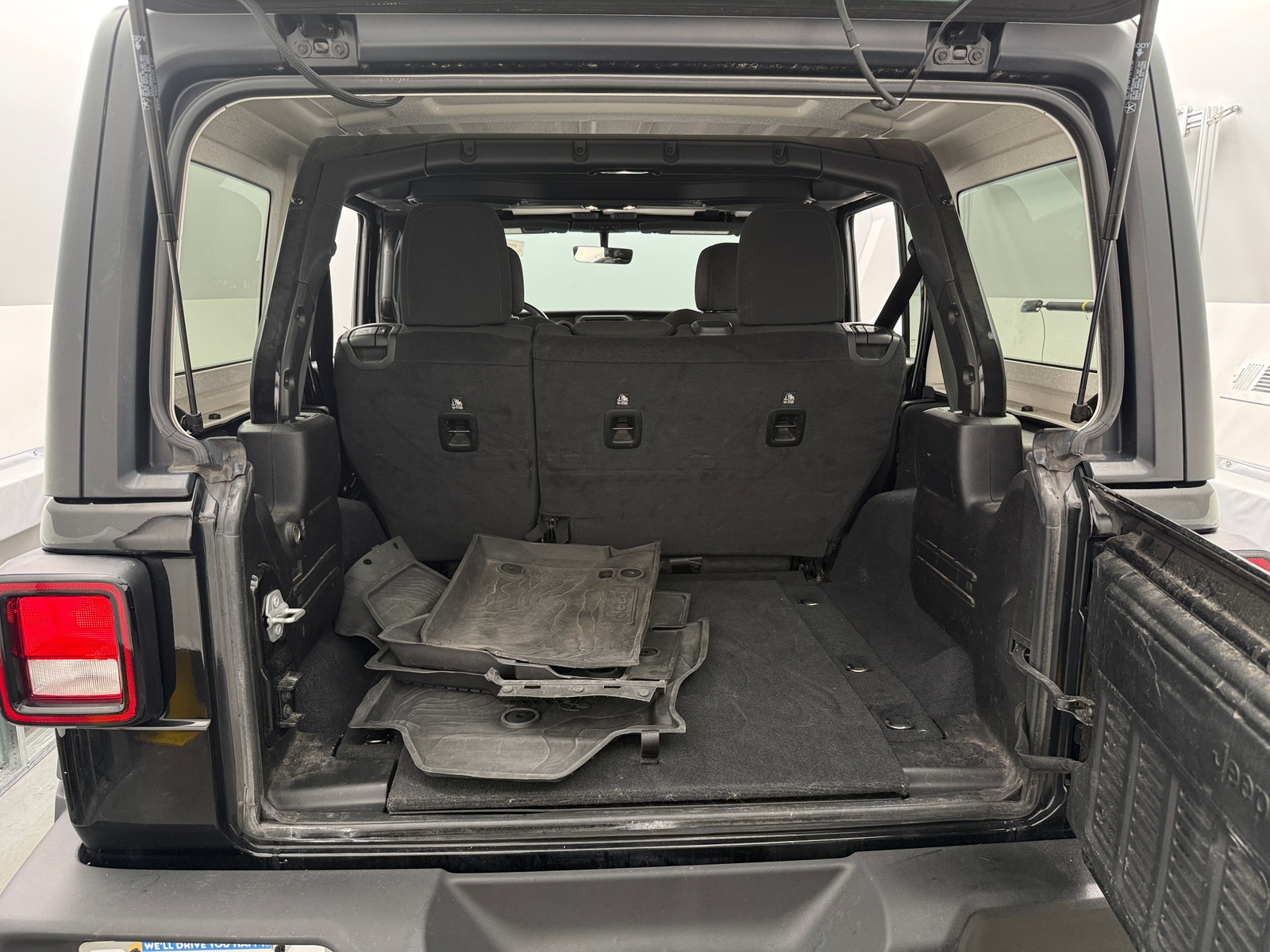 Thumbnail: 2022 Jeep Wrangler - 7