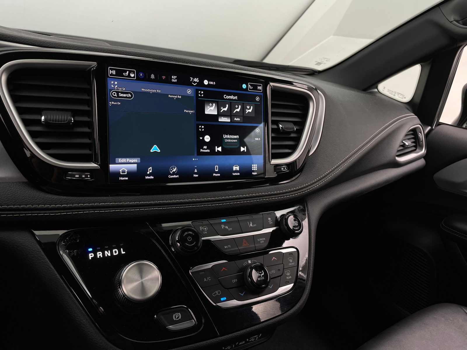 Thumbnail: 2024 Chrysler Pacifica - 3