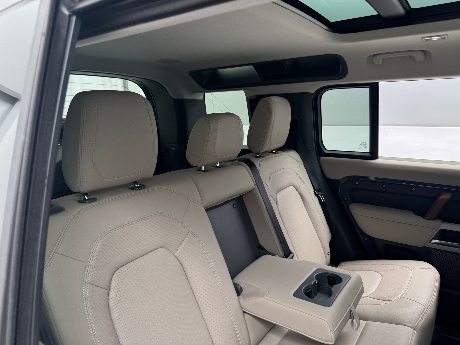 Thumbnail: 2023 Land Rover Defender - 5