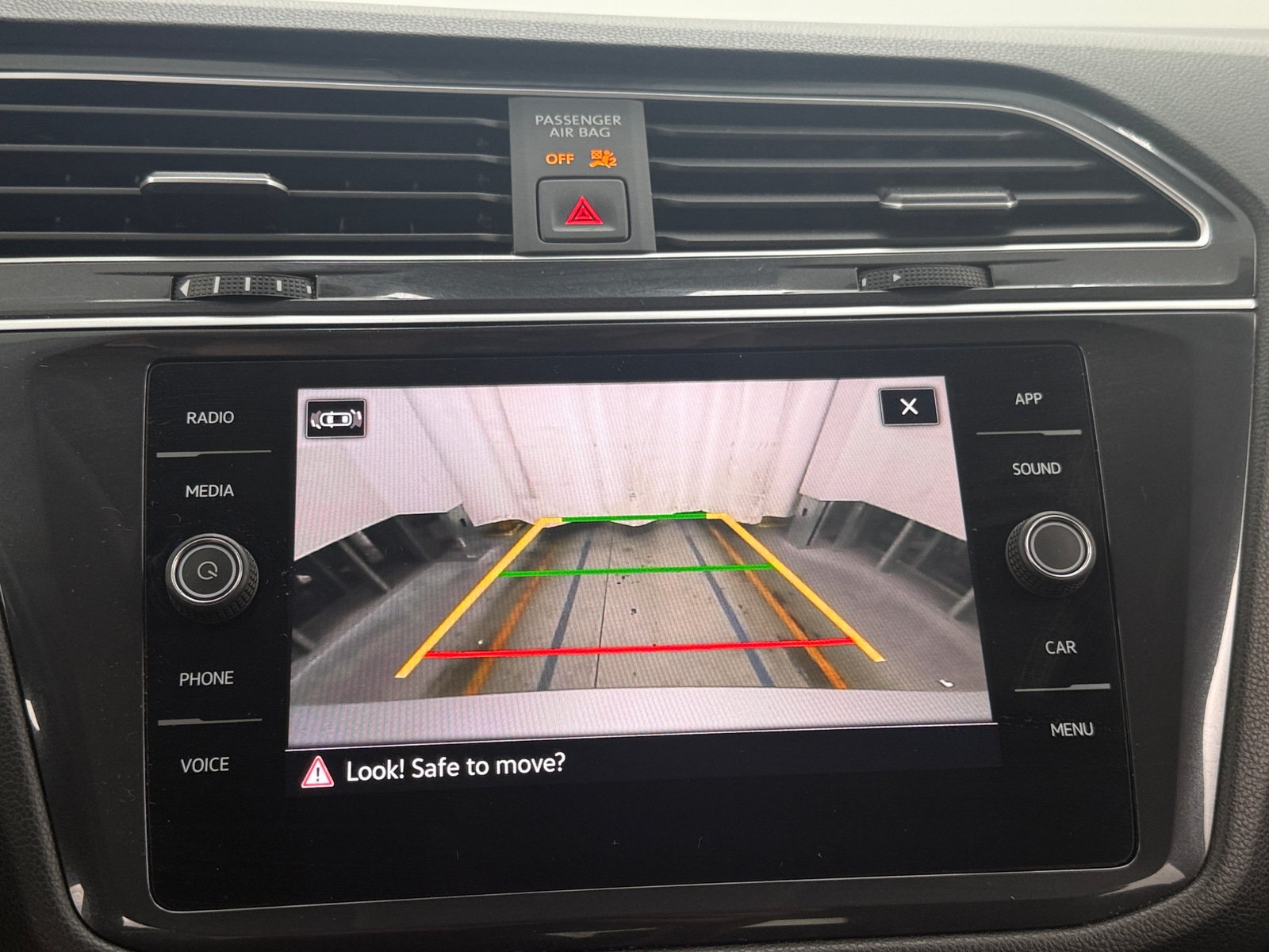 Thumbnail: 2024 Volkswagen Tiguan - 3