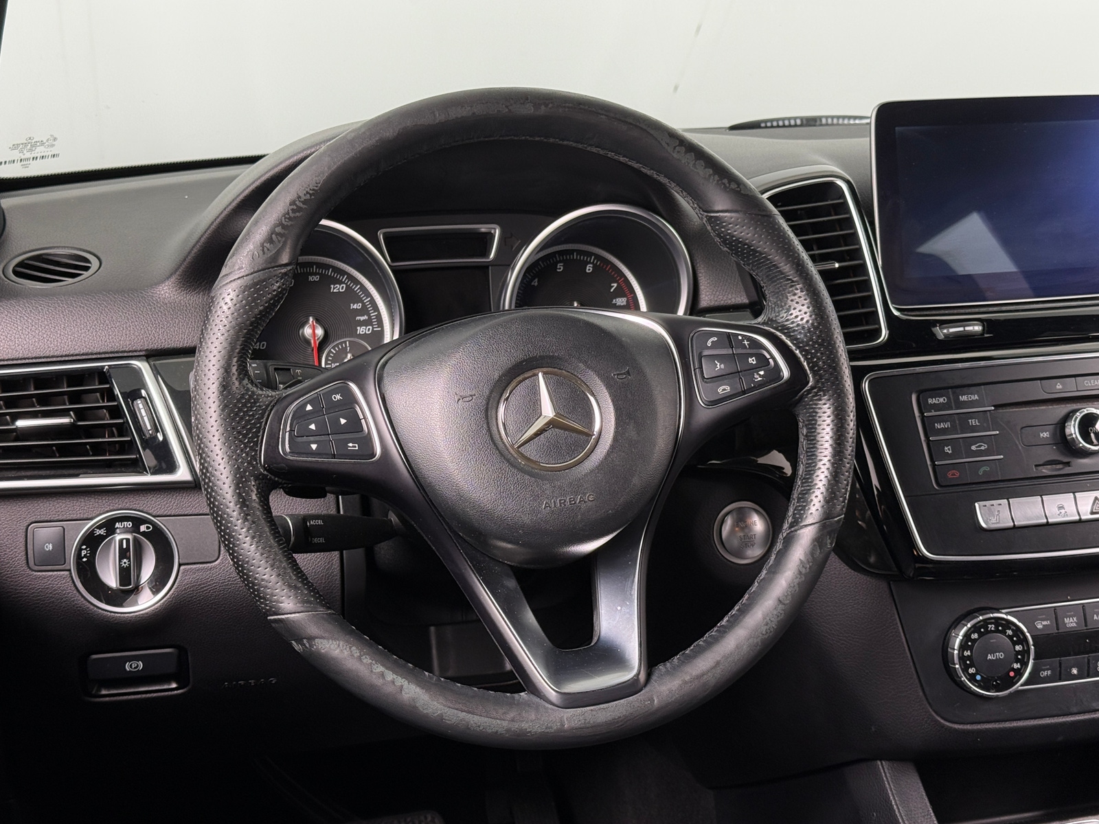 Thumbnail: 2017 Mercedes-Benz GLE - 4