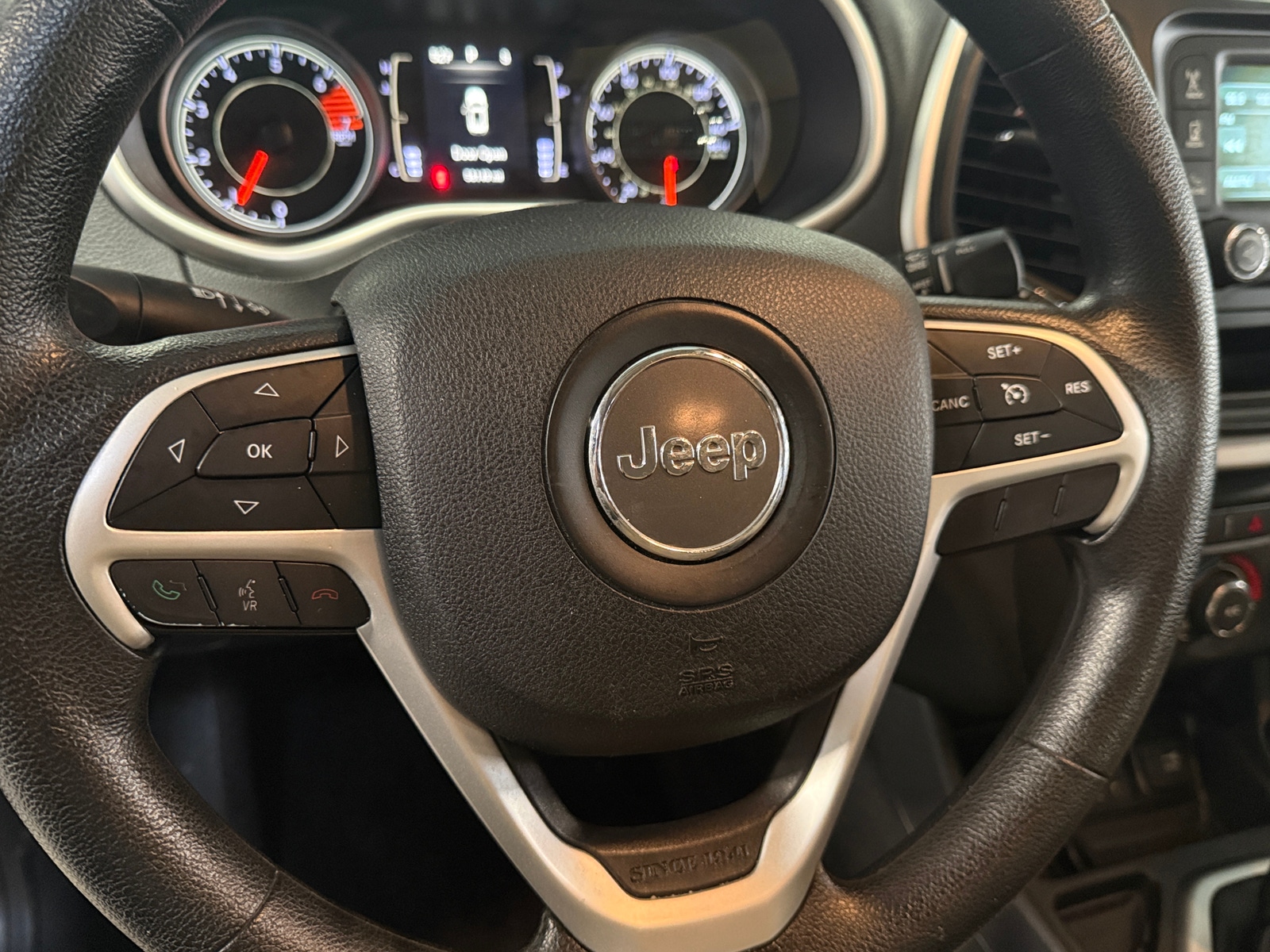 Thumbnail: 2016 Jeep Cherokee - 5