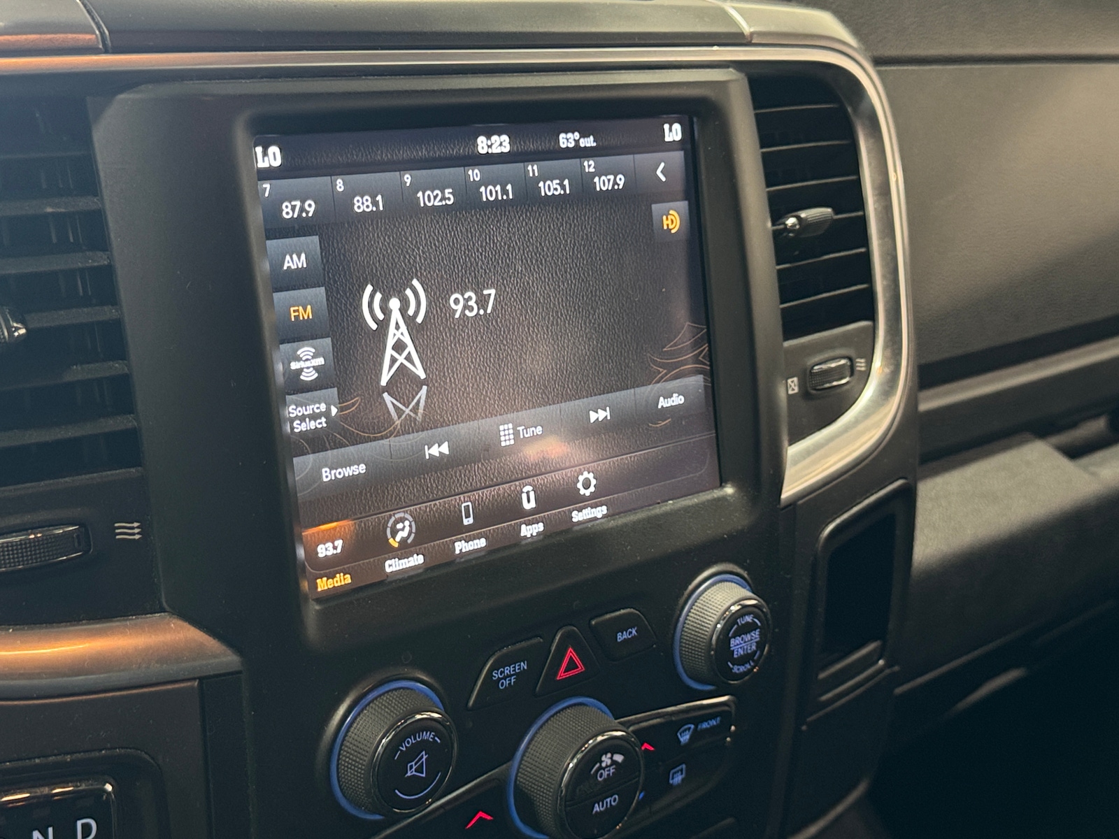Thumbnail: 2021 RAM 1500 Classic - 4