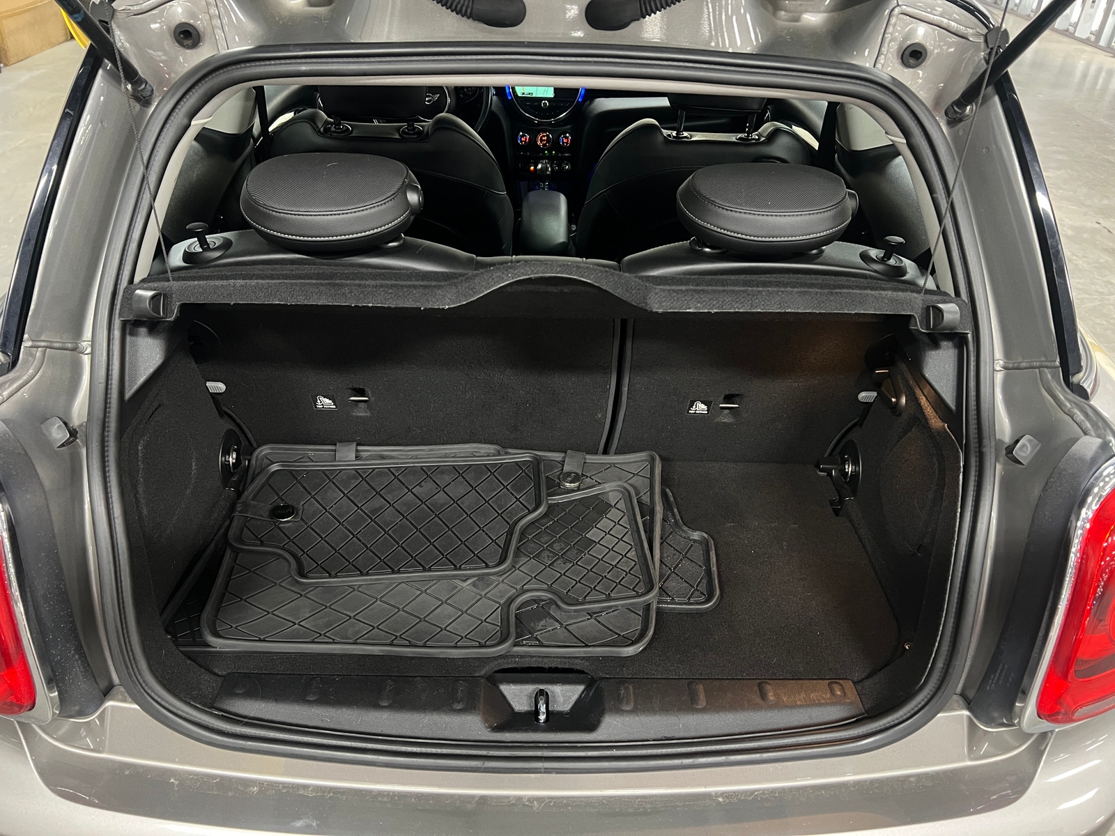 Thumbnail: 2017 MINI Cooper Hardtop - 6