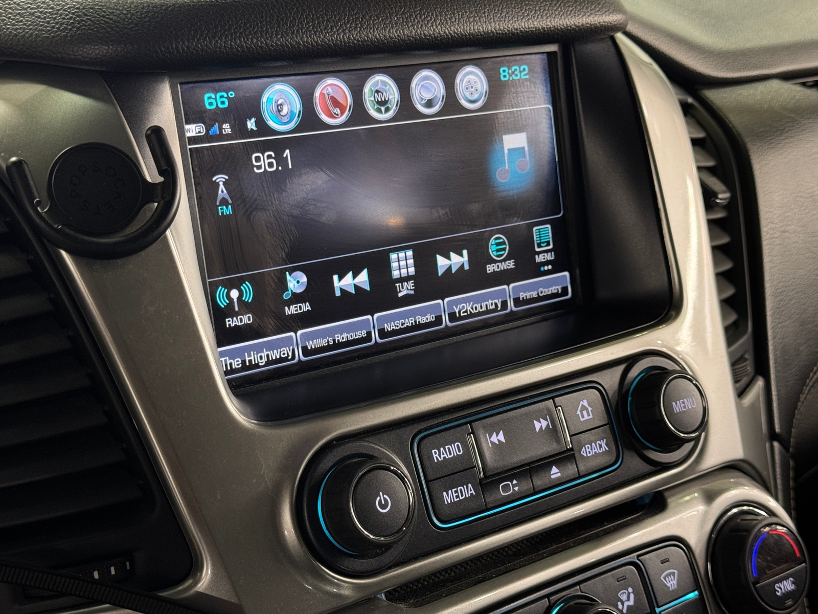 Thumbnail: 2018 Chevrolet Tahoe - 3