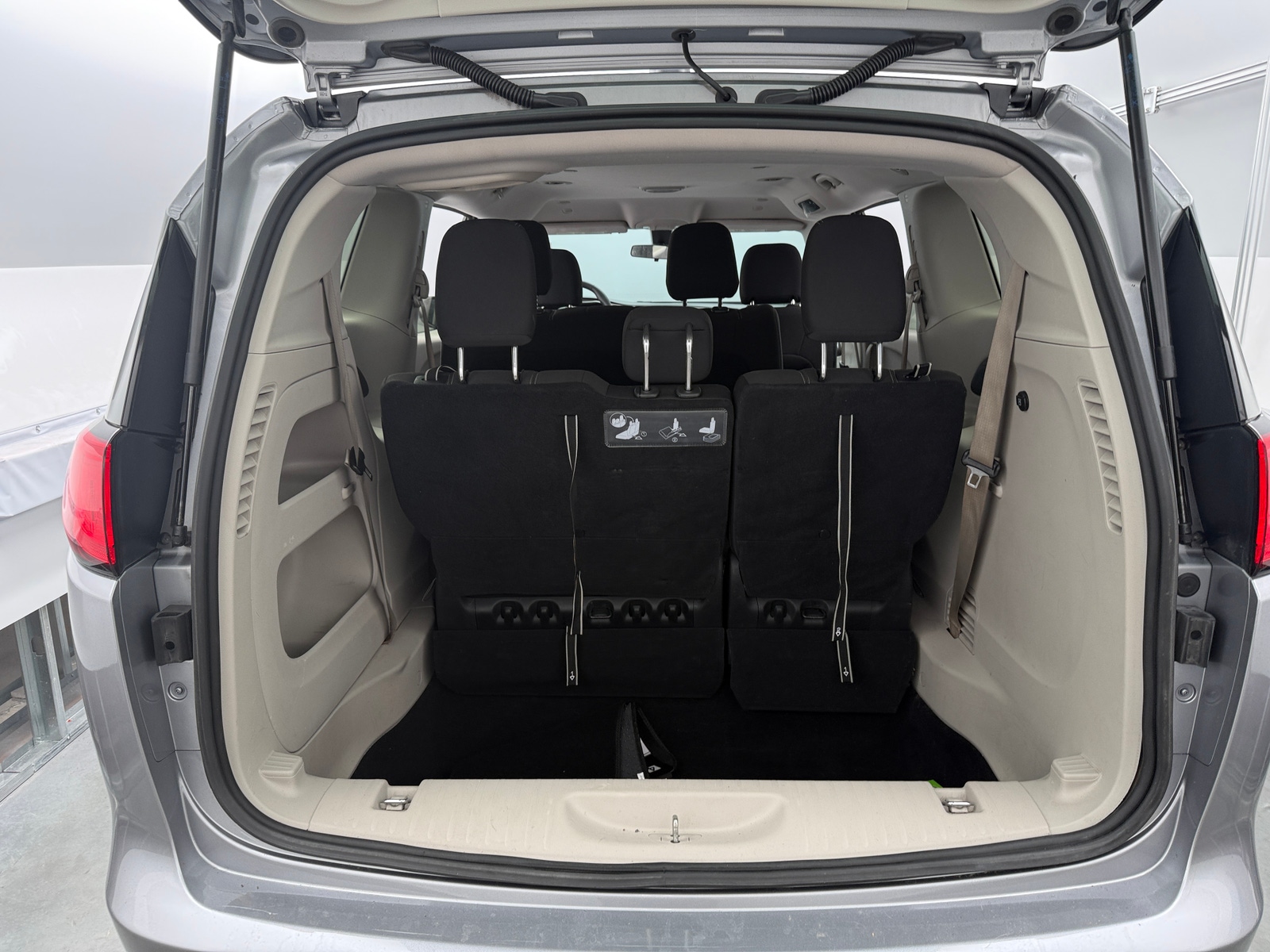 Thumbnail: 2020 Chrysler Voyager - 7