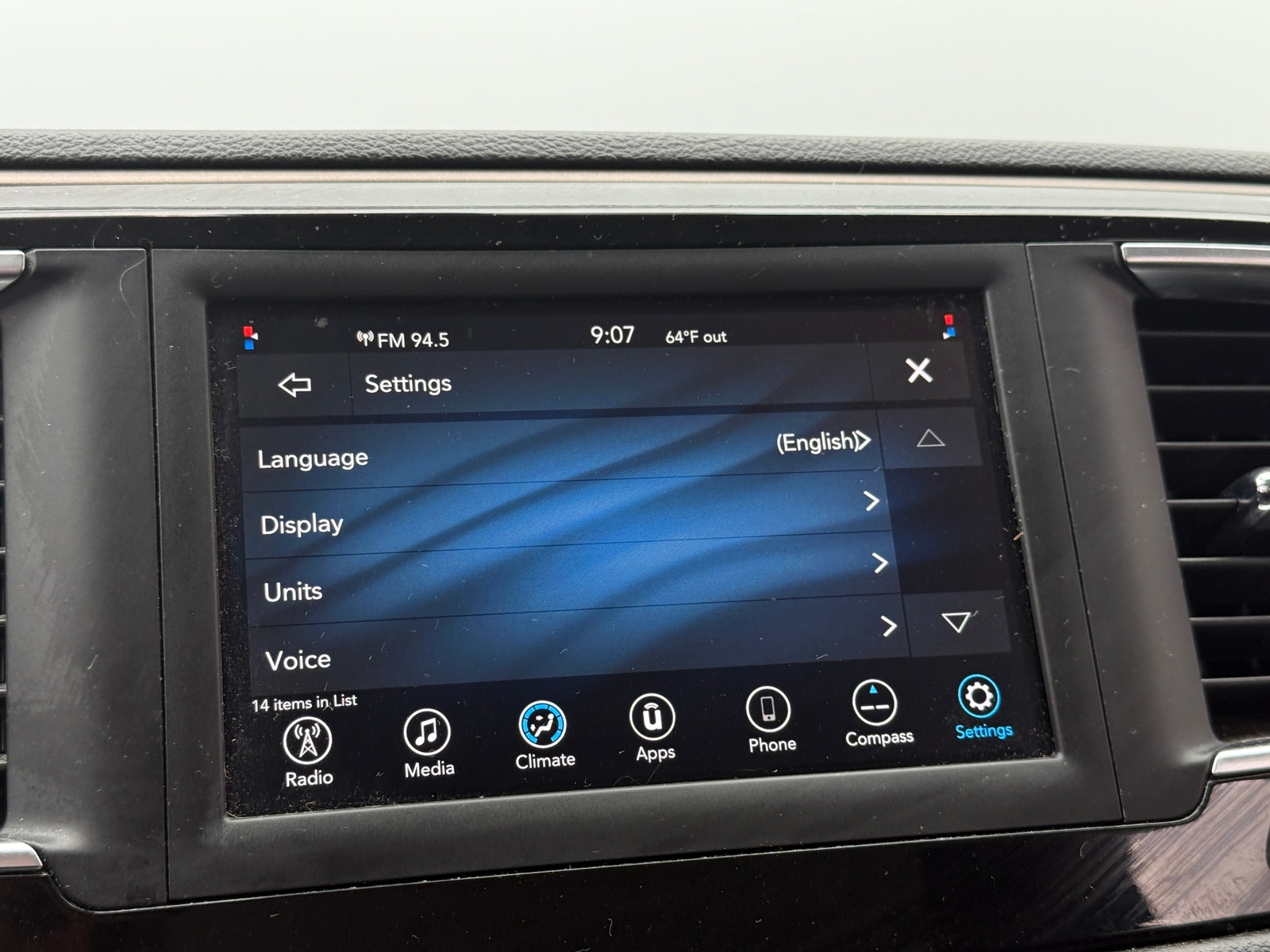 Thumbnail: 2020 Chrysler Voyager - 4