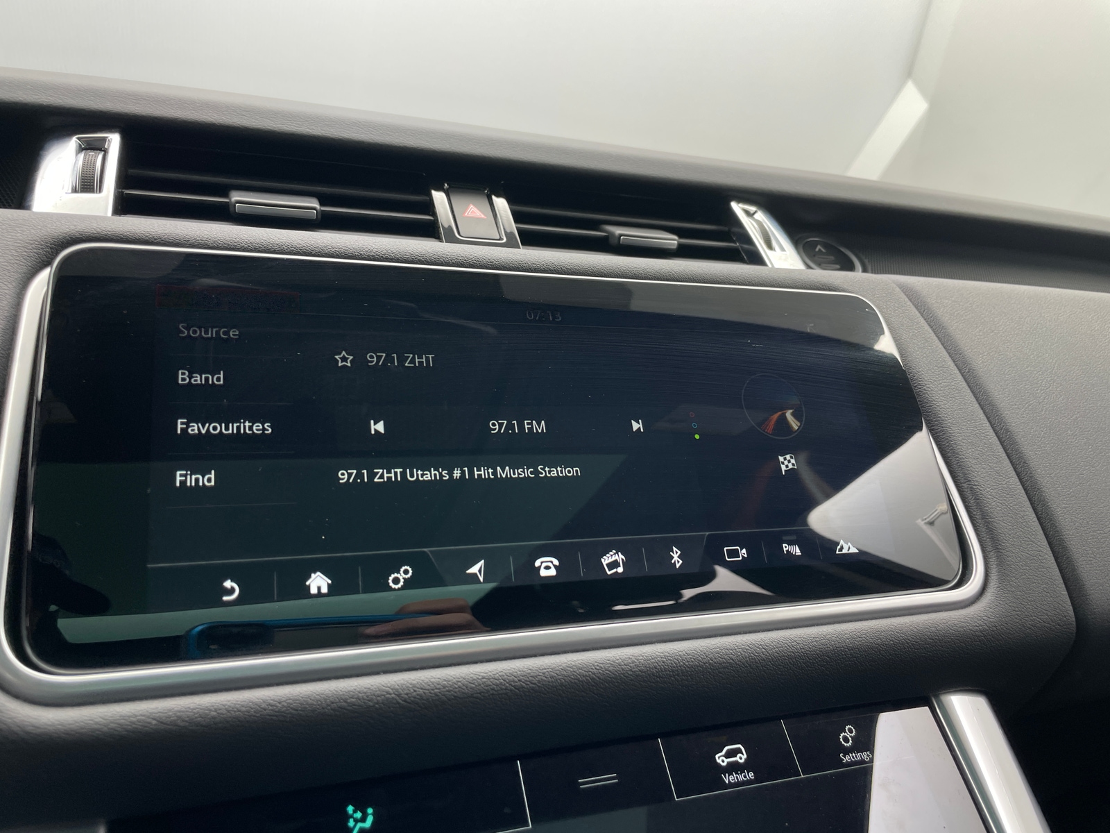 Thumbnail: 2021 Land Rover Range Rover Sport - 3
