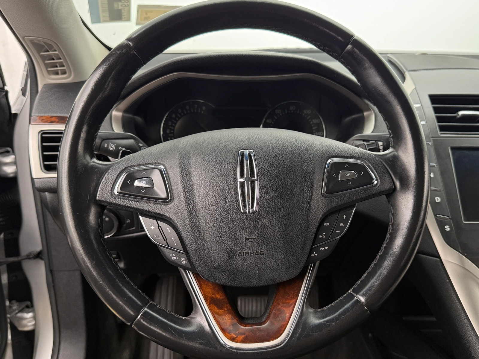 Thumbnail: 2016 Lincoln MKZ - 4