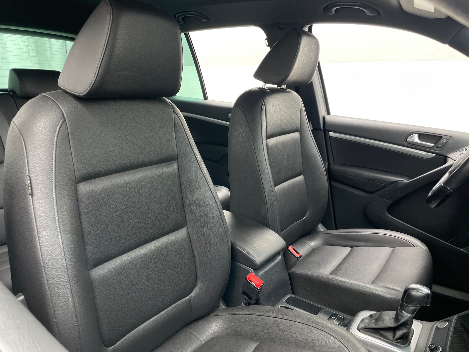 Thumbnail: 2016 Volkswagen Tiguan - 2