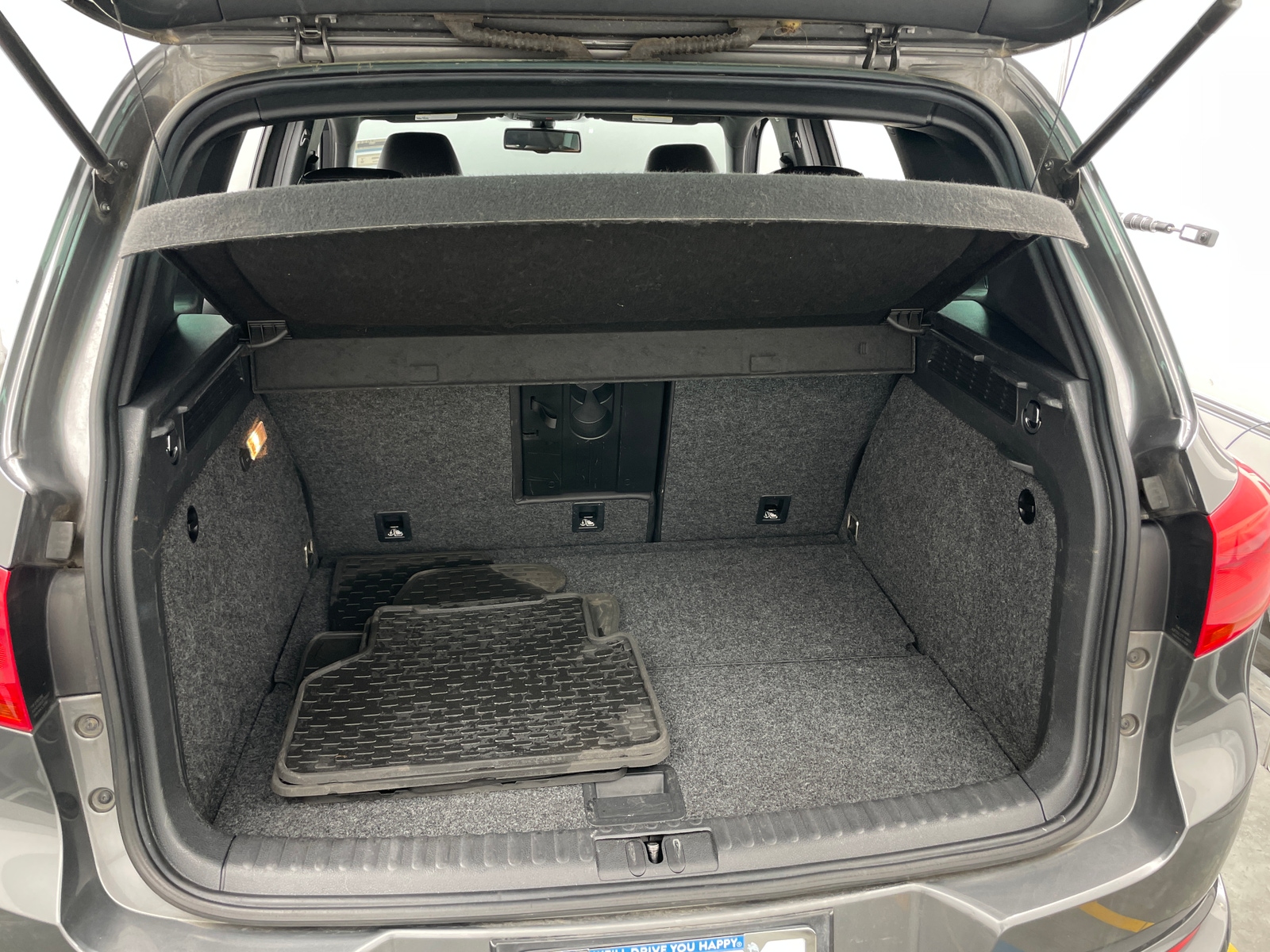Thumbnail: 2016 Volkswagen Tiguan - 7