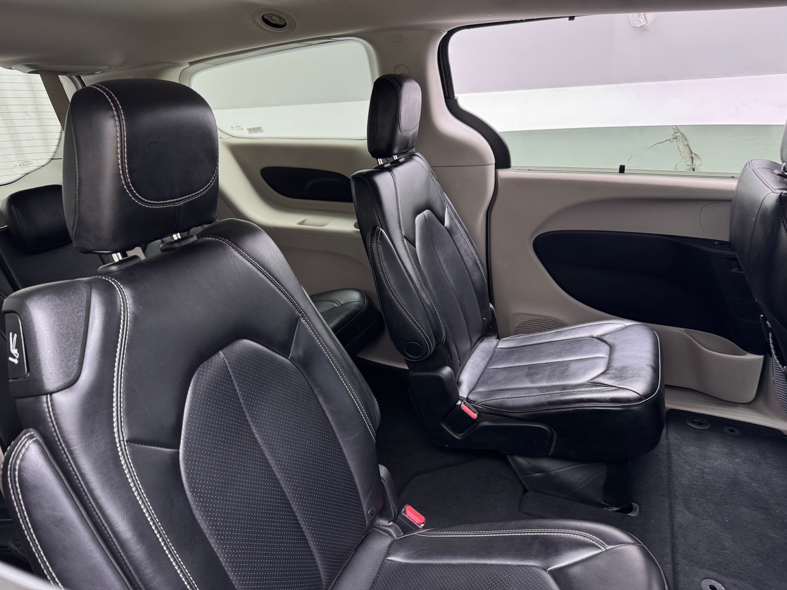 Thumbnail: 2023 Chrysler Pacifica - 5