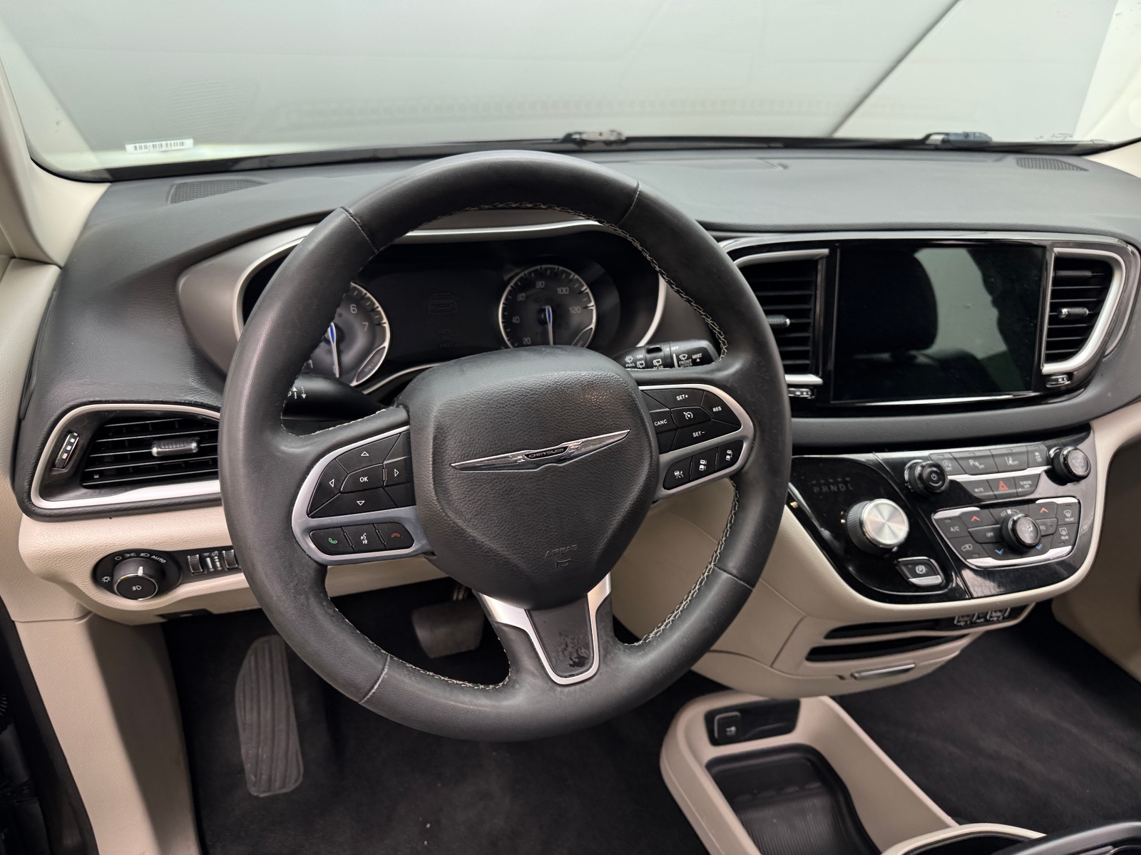 Thumbnail: 2023 Chrysler Pacifica - 4