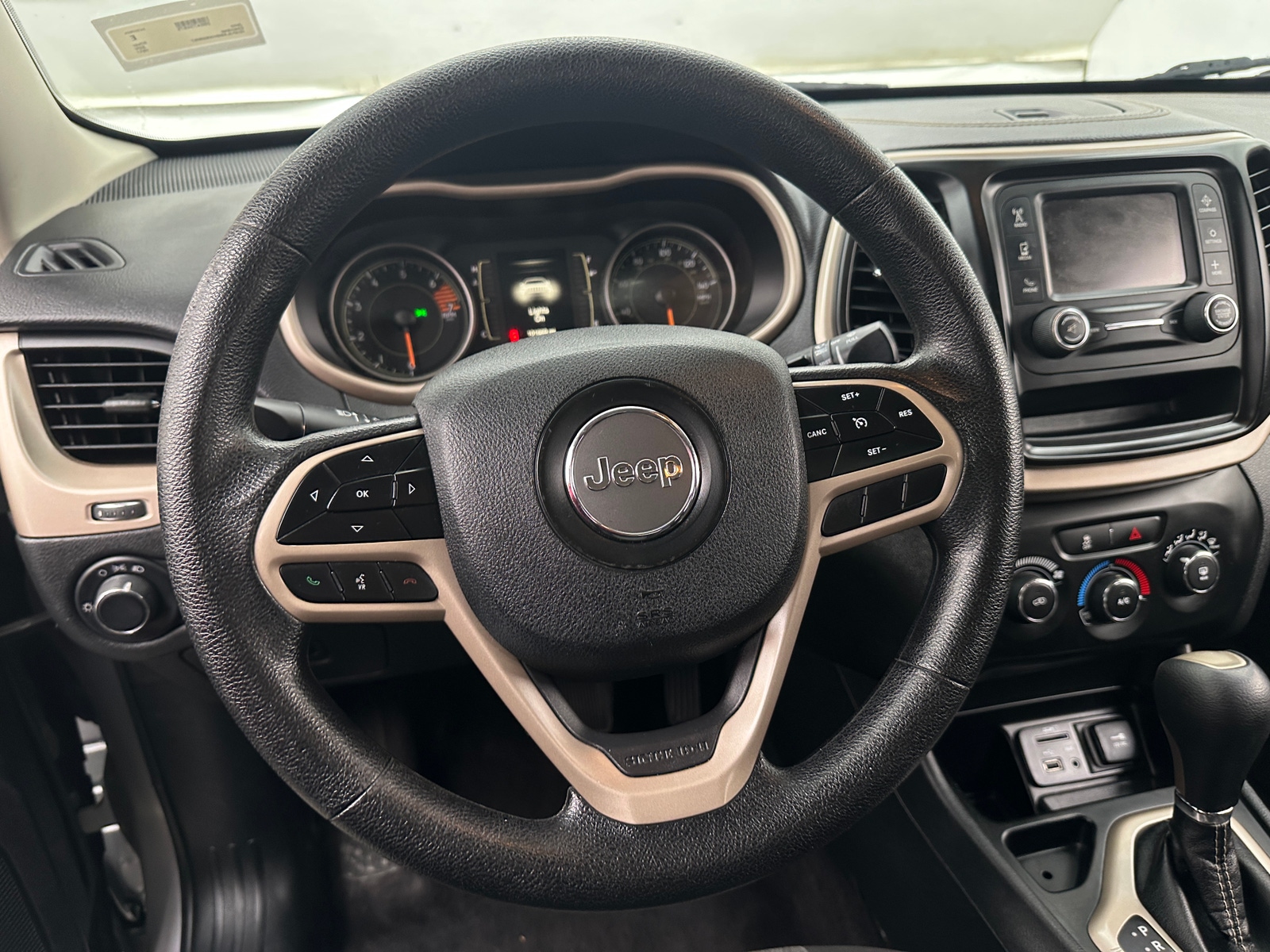 Thumbnail: 2017 Jeep Cherokee - 5