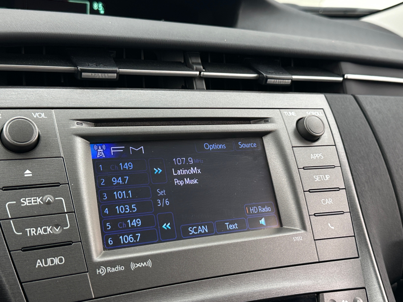Thumbnail: 2015 Toyota Prius - 4
