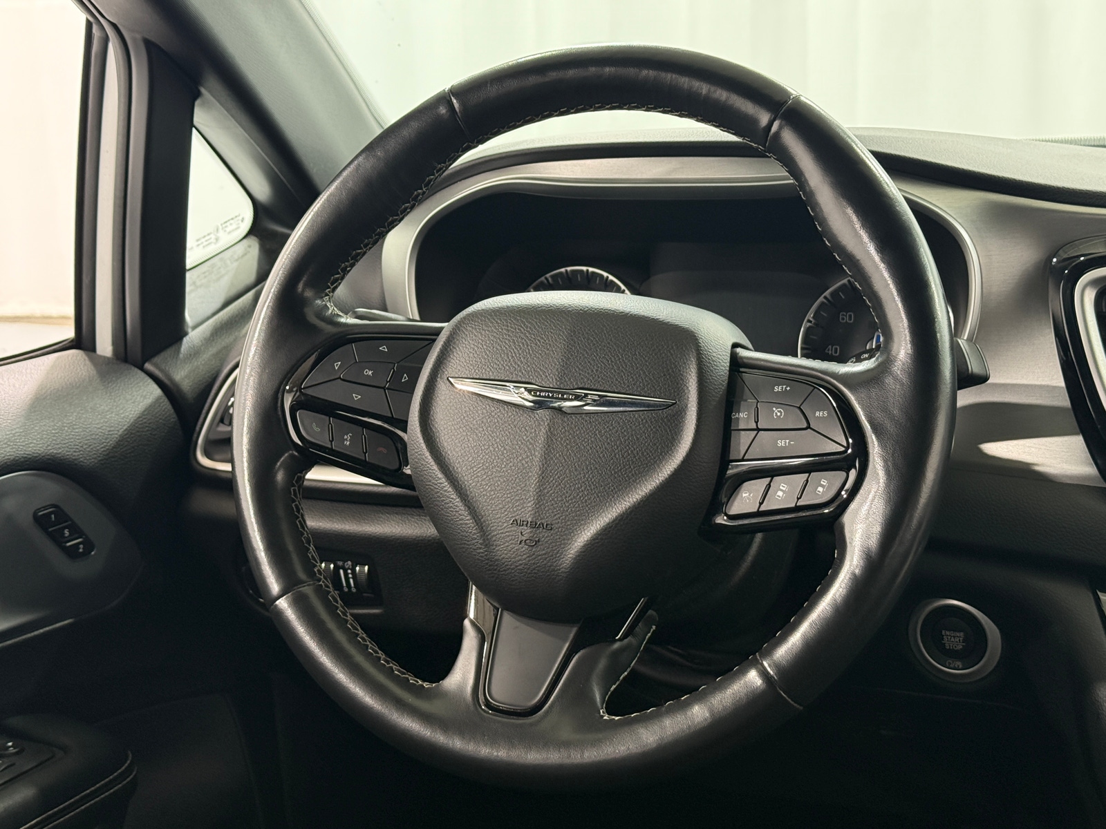 Thumbnail: 2020 Chrysler Pacifica - 4