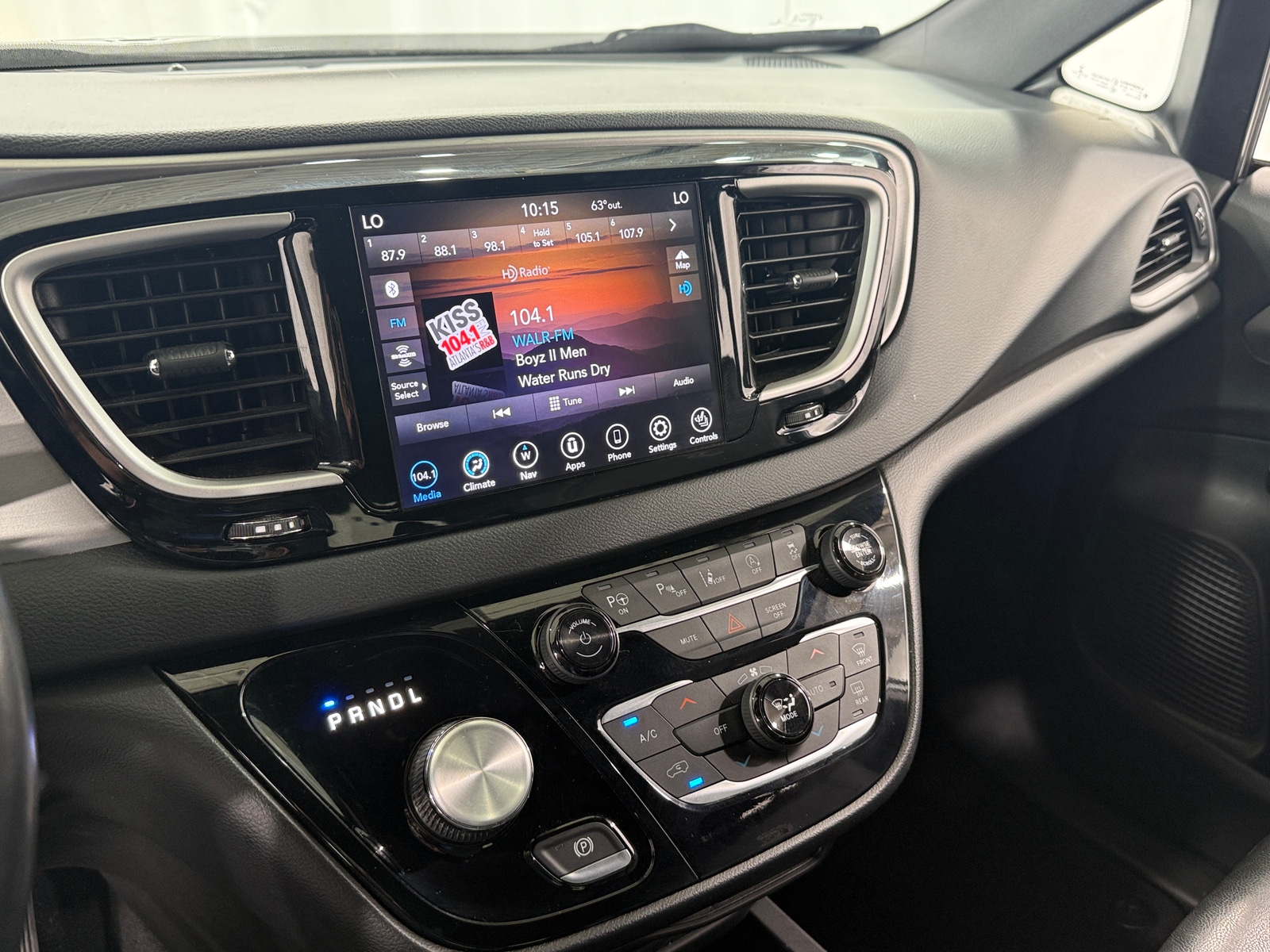 Thumbnail: 2020 Chrysler Pacifica - 3