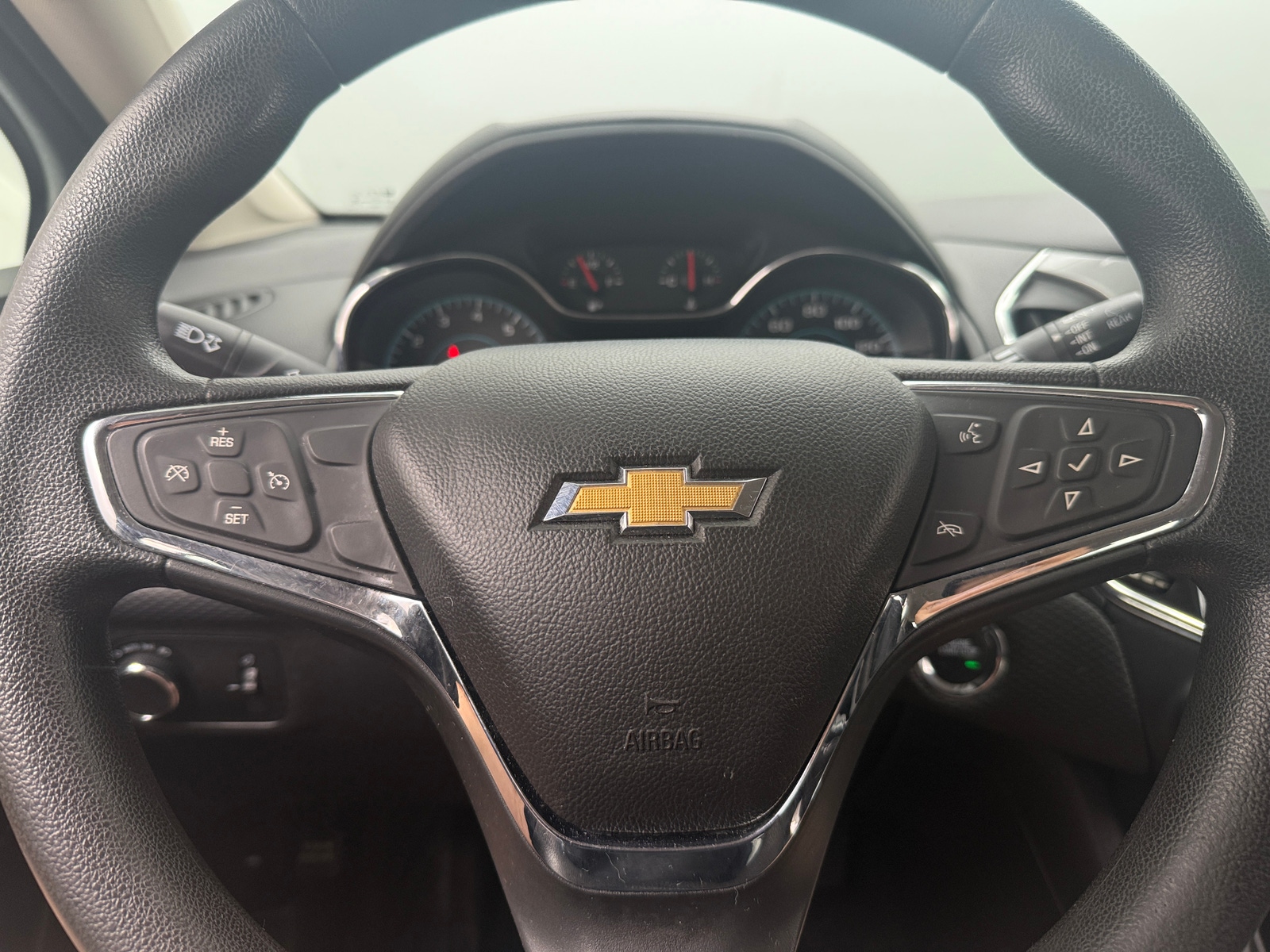 Thumbnail: 2017 Chevrolet Cruze - 5