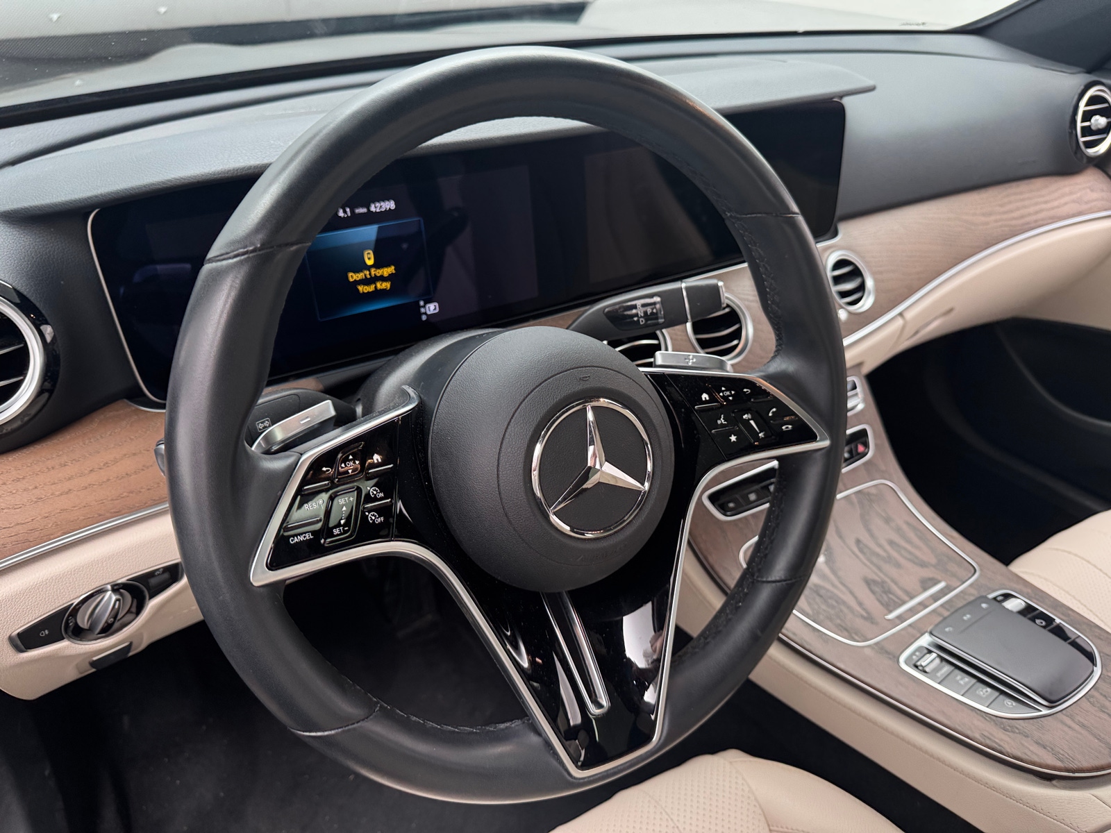 Thumbnail: 2022 Mercedes-Benz E-Class - 4