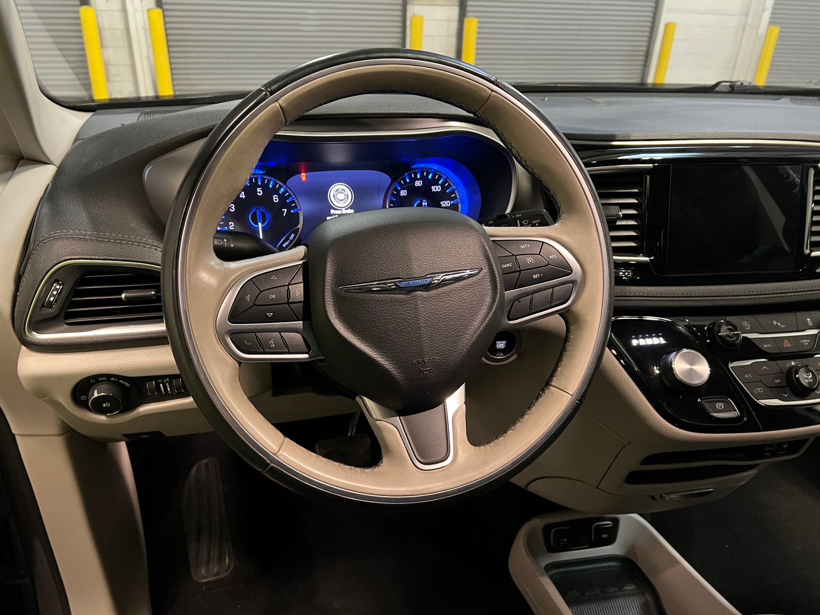 Thumbnail: 2018 Chrysler Pacifica - 4