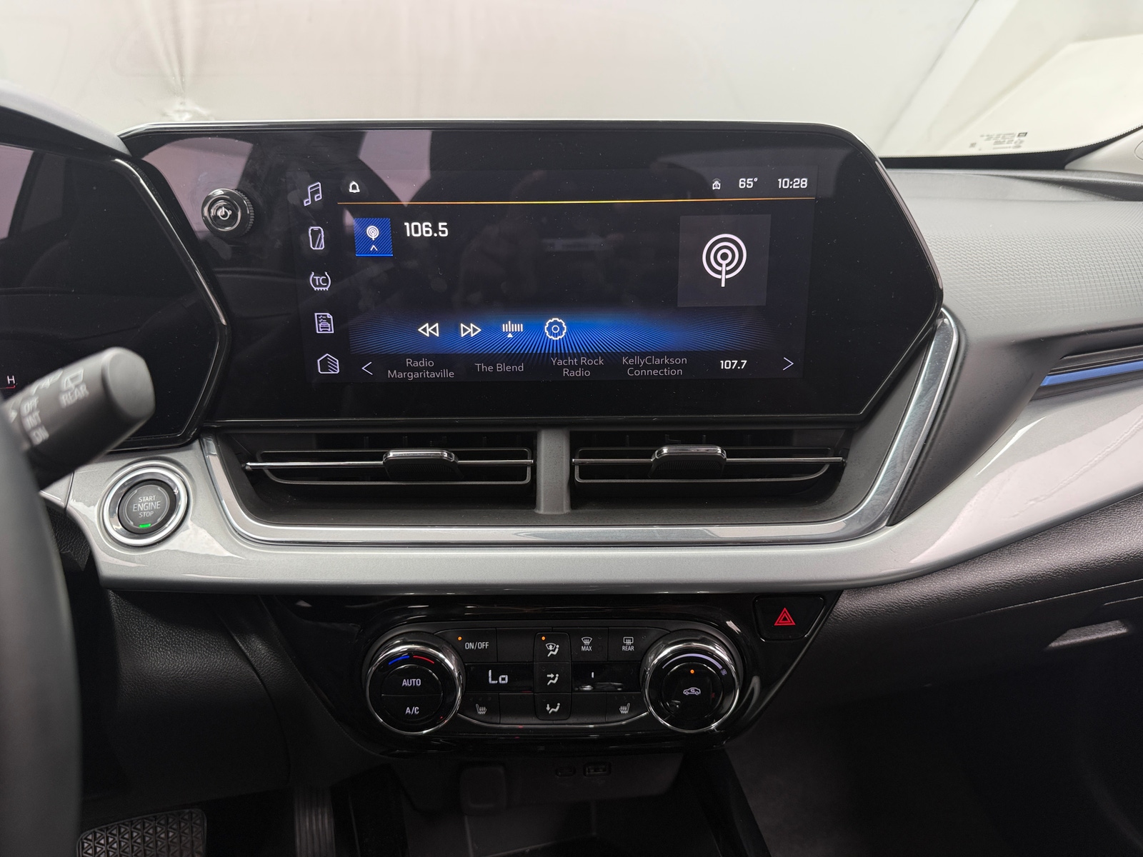 Thumbnail: 2025 Chevrolet Trax - 4