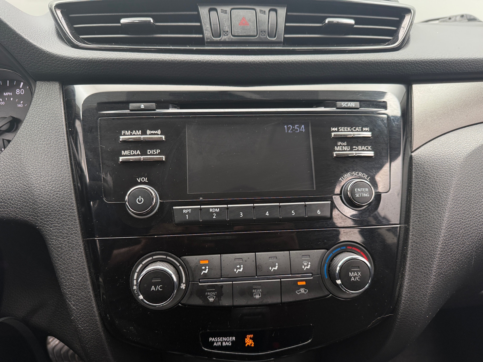 Thumbnail: 2018 Nissan Rogue Sport - 4