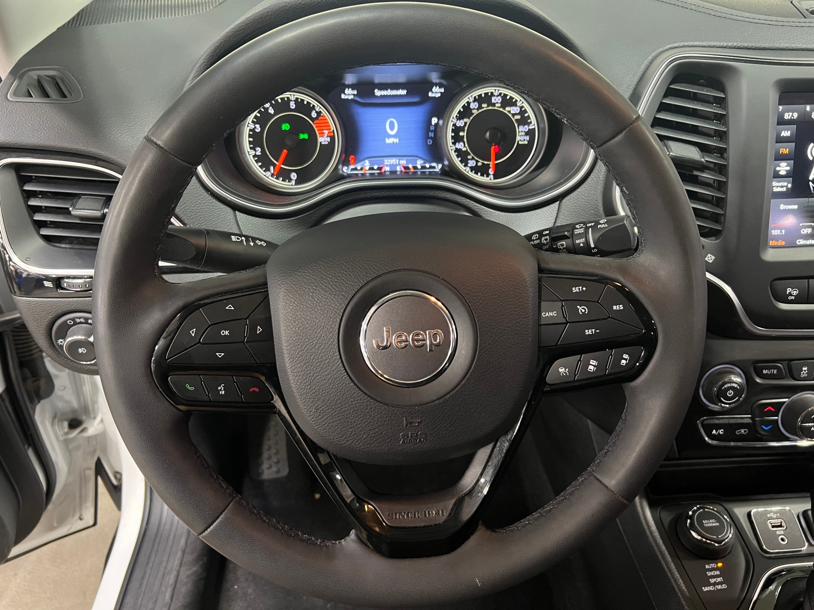Thumbnail: 2023 Jeep Cherokee - 4