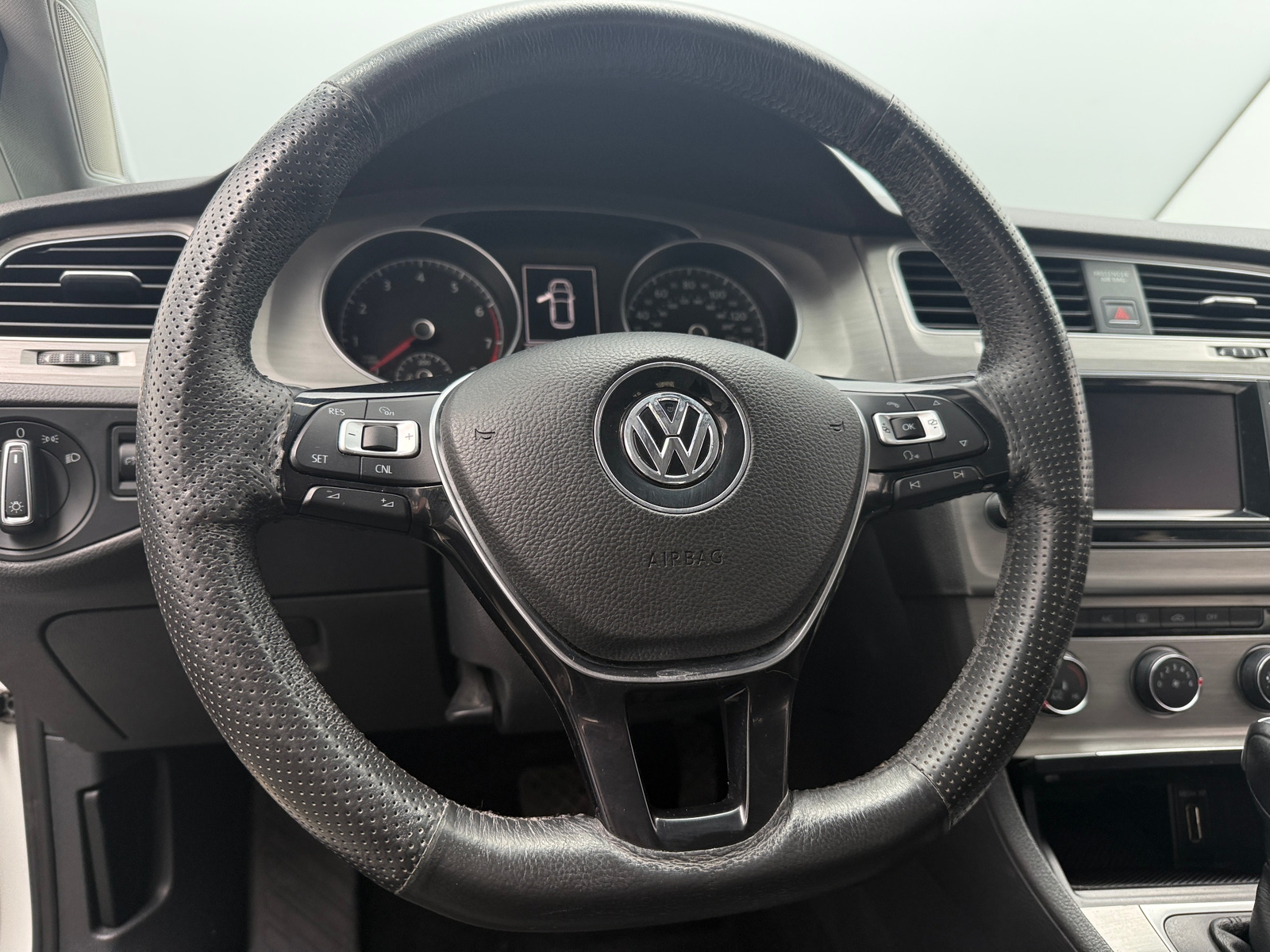 Thumbnail: 2015 Volkswagen Golf - 4