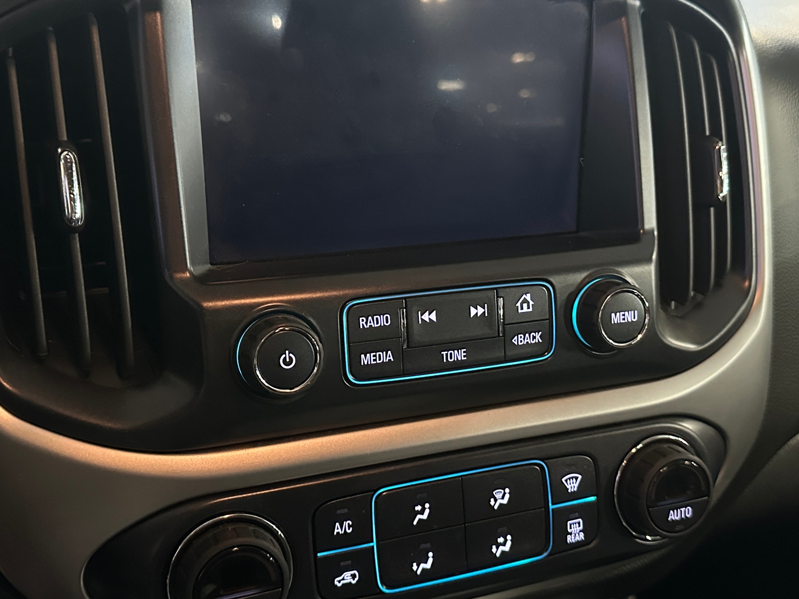 Thumbnail: 2018 Chevrolet Colorado - 3