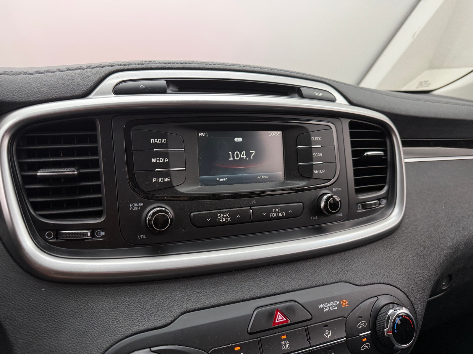 Thumbnail: 2016 Kia Sorento - 4