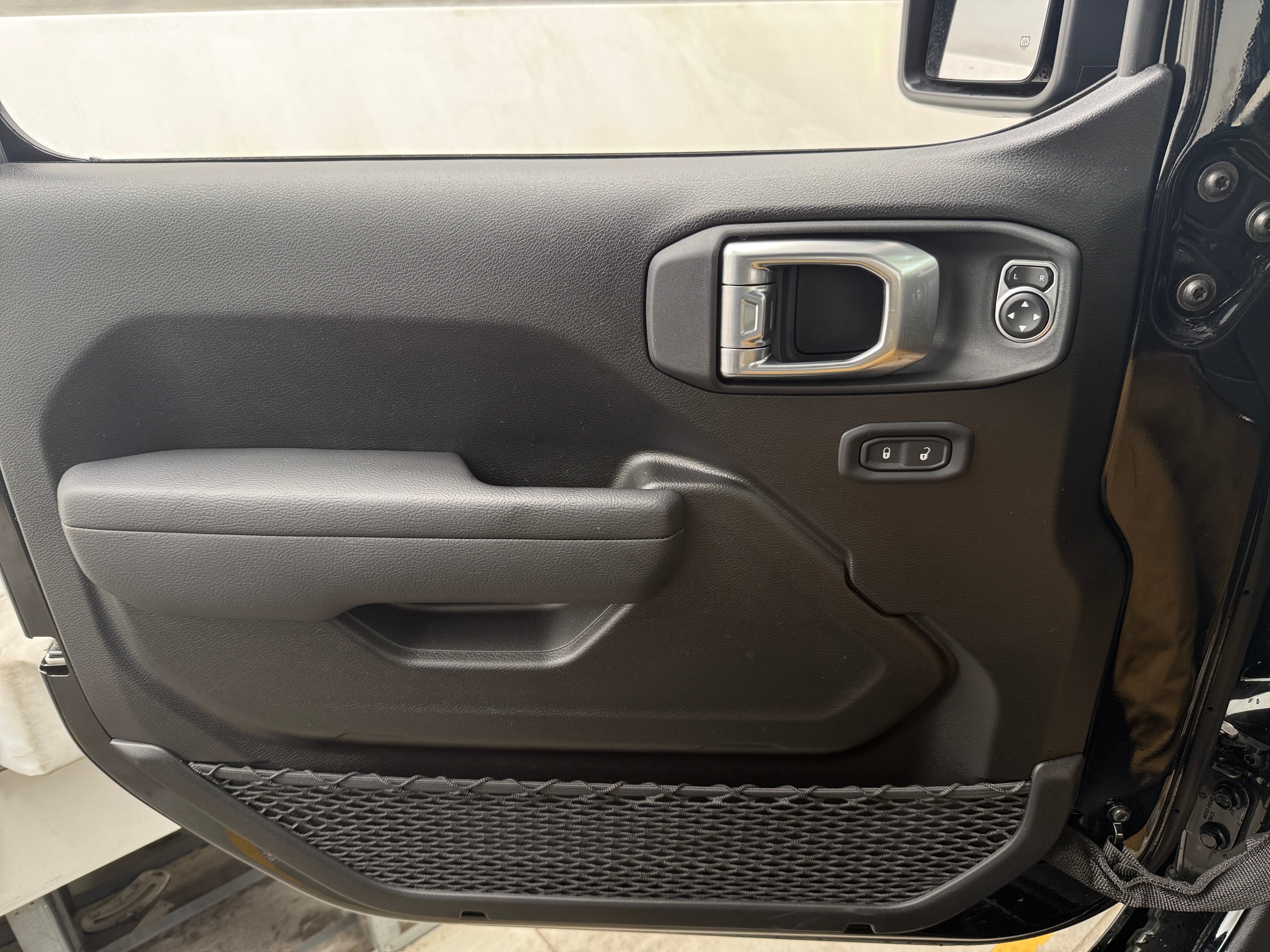 2026 Jeep Wrangler 4-Door Willys - Photo 9