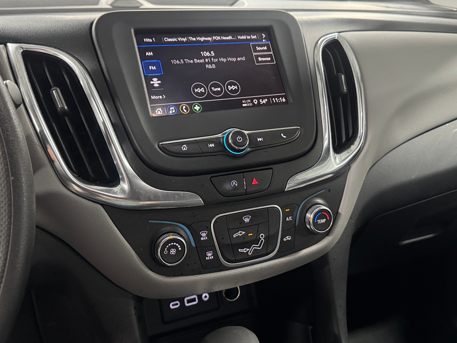 Thumbnail: 2022 Chevrolet Equinox - 4