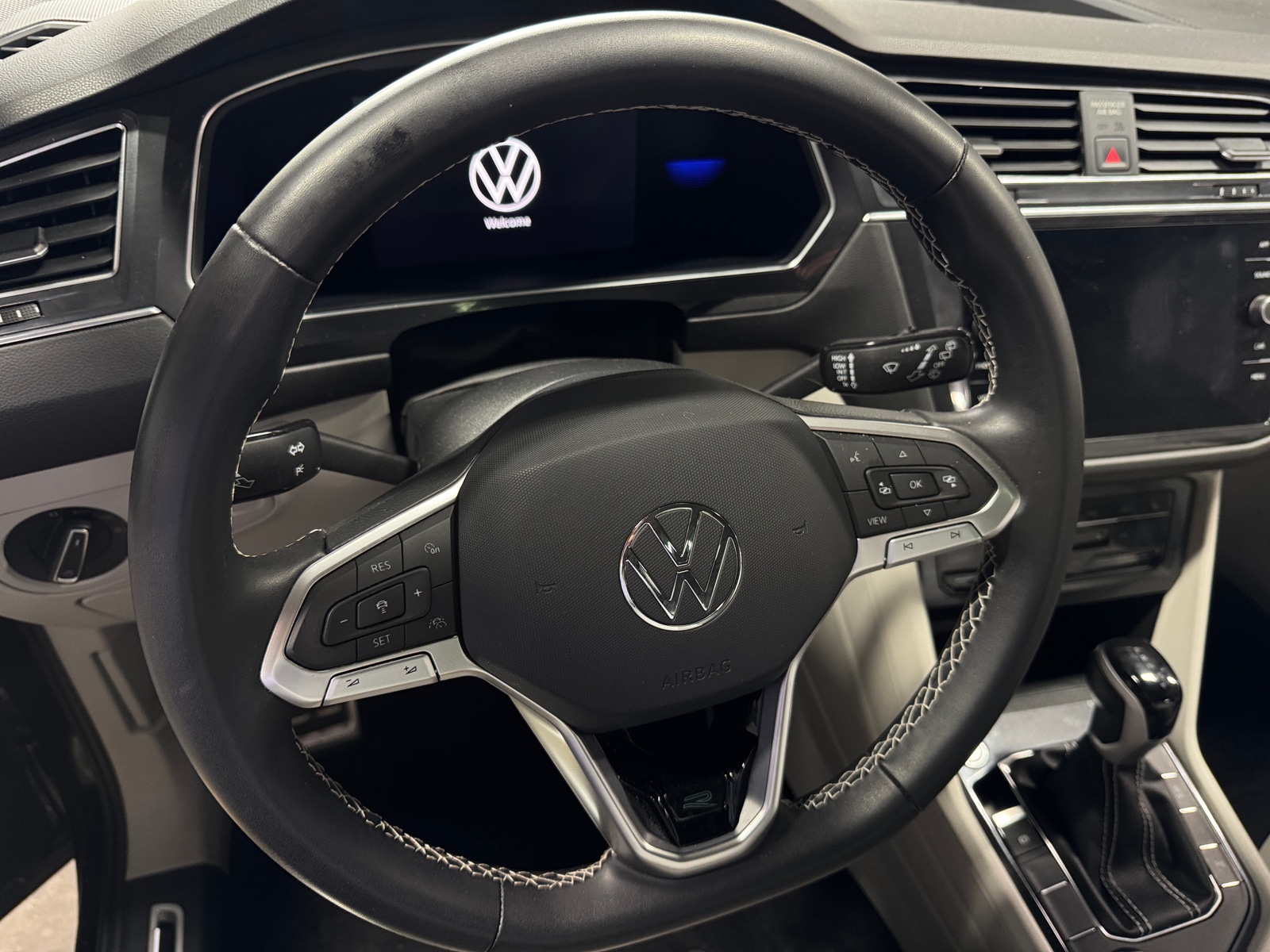 Thumbnail: 2023 Volkswagen Tiguan - 4