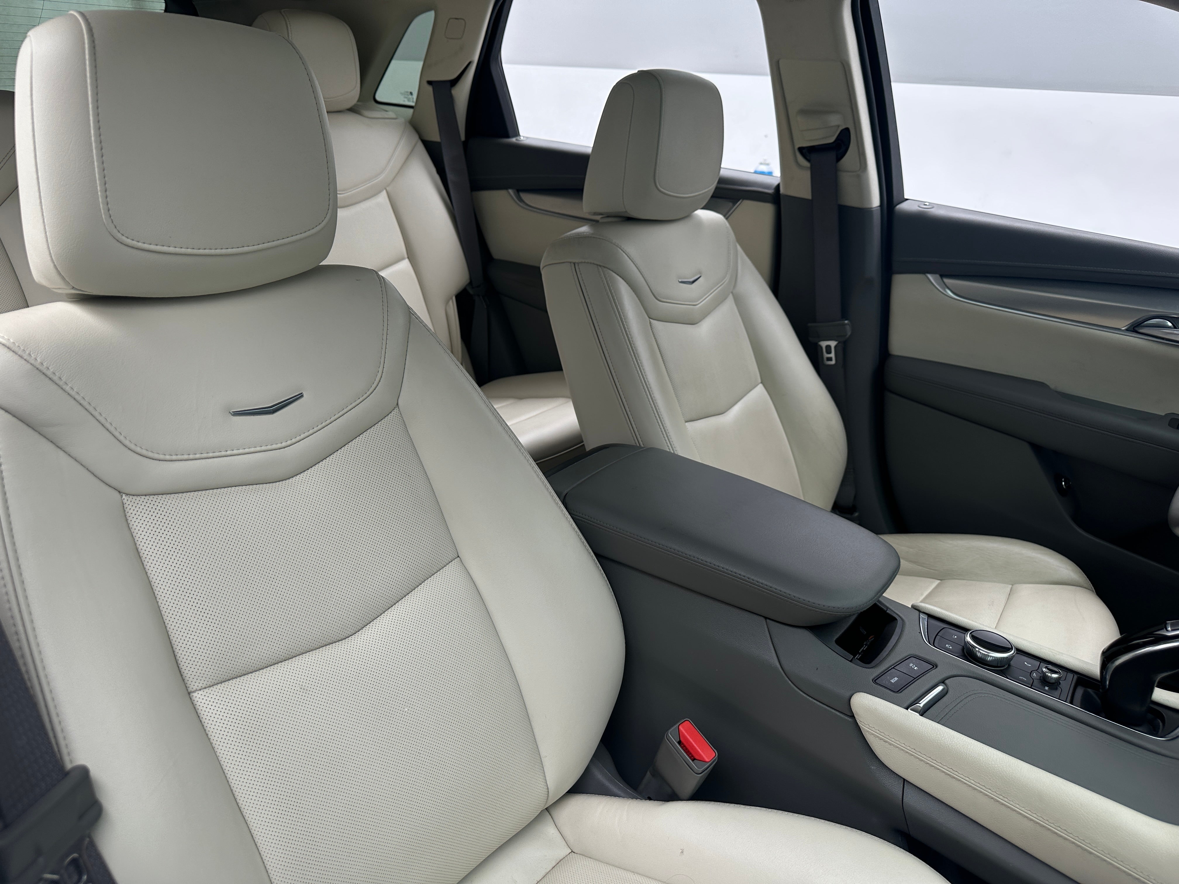Used 2022 Cadillac XT5 Premium Luxury with VIN 1GYKNDRS3NZ107045 for sale in Eagan, Minnesota